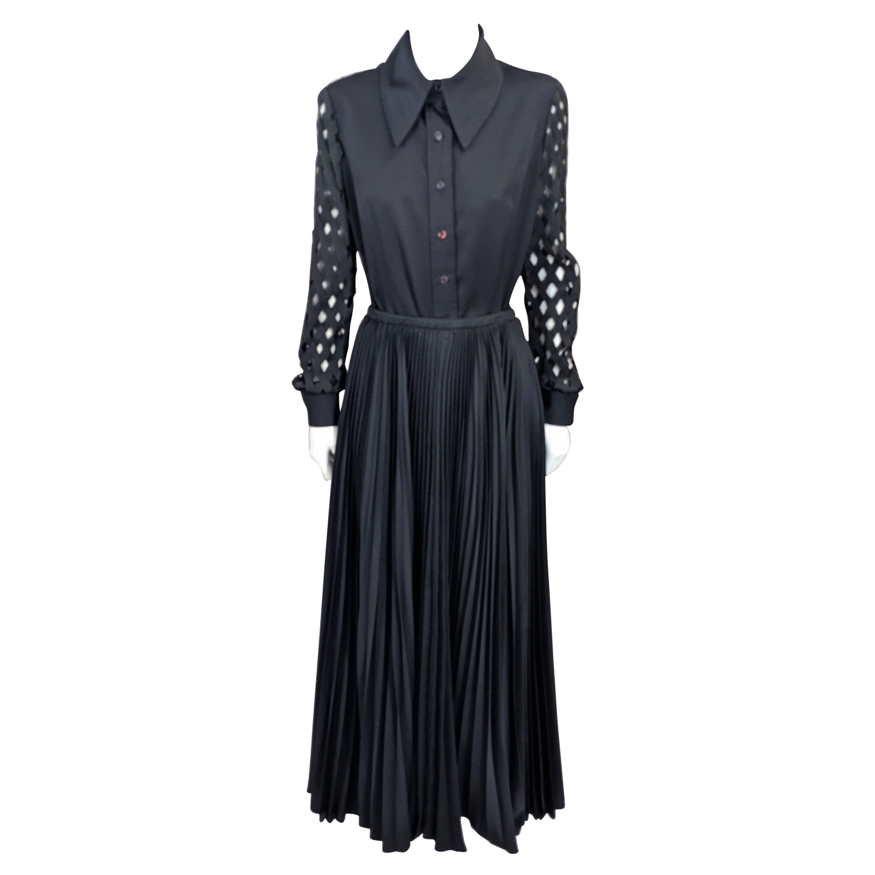 Geoffrey Beene Durchbrochene Bluse und Plissee-Rock im Angebot