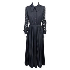 Blusa calada y falda plisada Geoffrey Beene