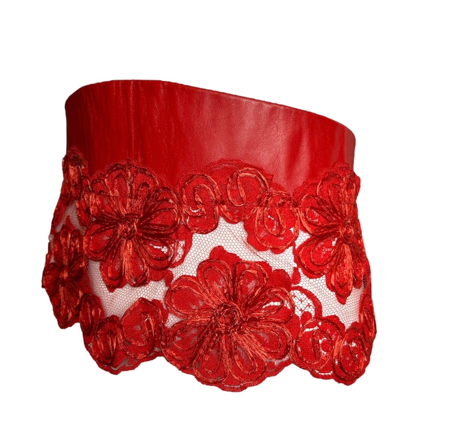 Rosso Geoffrey Beene Cintura a peplo floreale in pelle rossa e rafia, 1980 in vendita