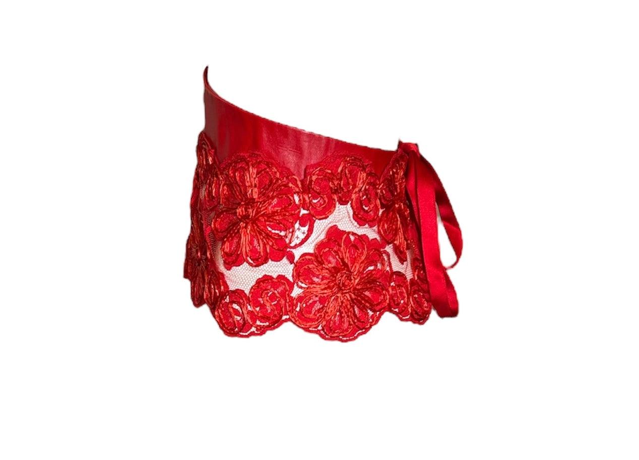Geoffrey Beene Cintura a peplo floreale in pelle rossa e rafia, 1980 In condizioni ottime in vendita a Los Angeles, CA