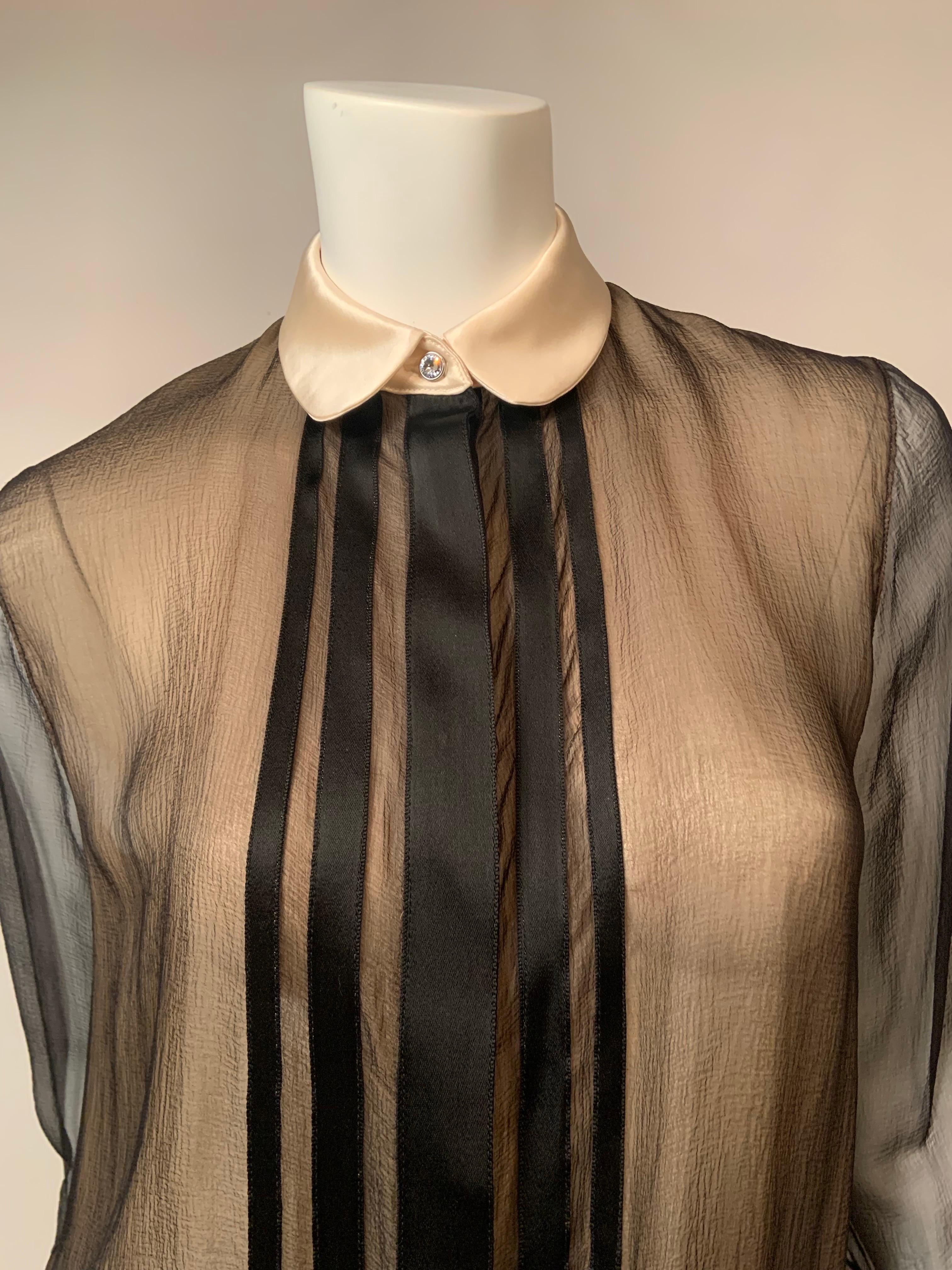 Nero Geoffrey Beene camicetta in chiffon di seta nera trasparente con colletto e polsini in raso color crema in vendita