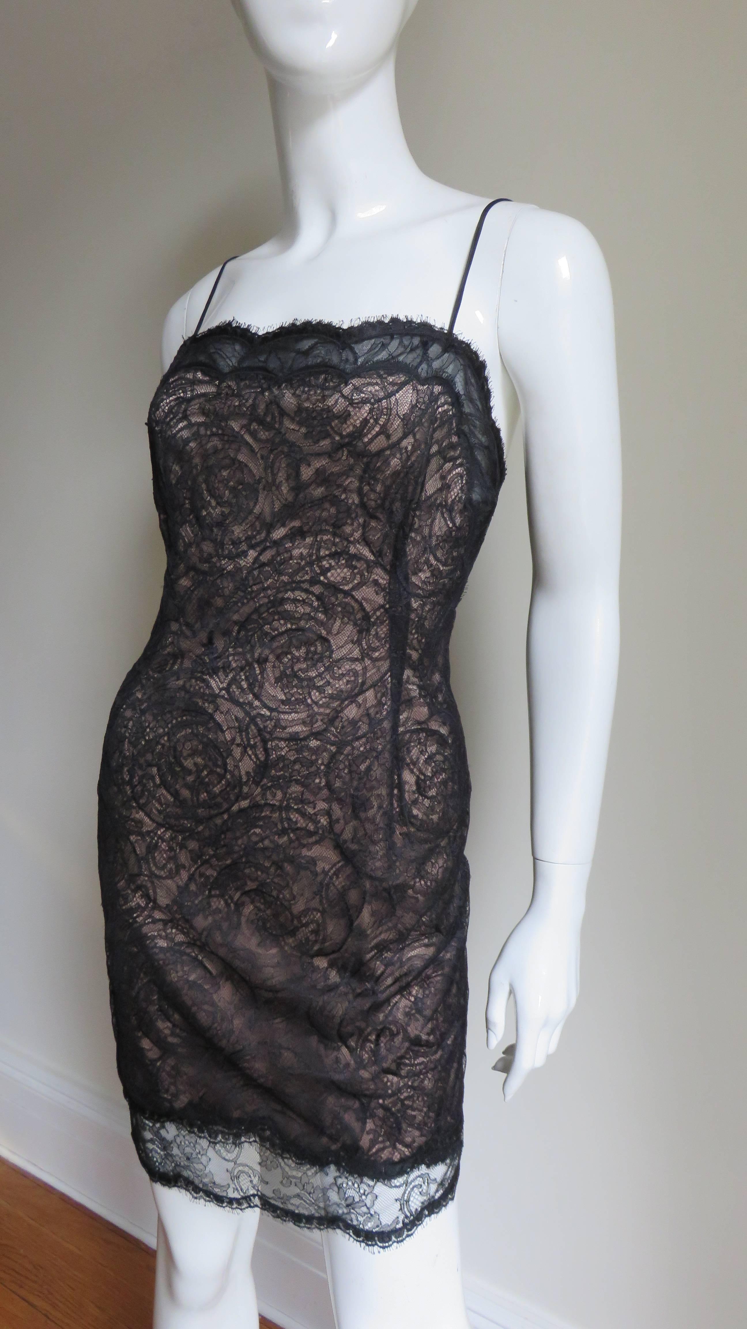 Noir  Geoffrey Beene - Robe-culotte en dentelle de soie, années 1980 en vente