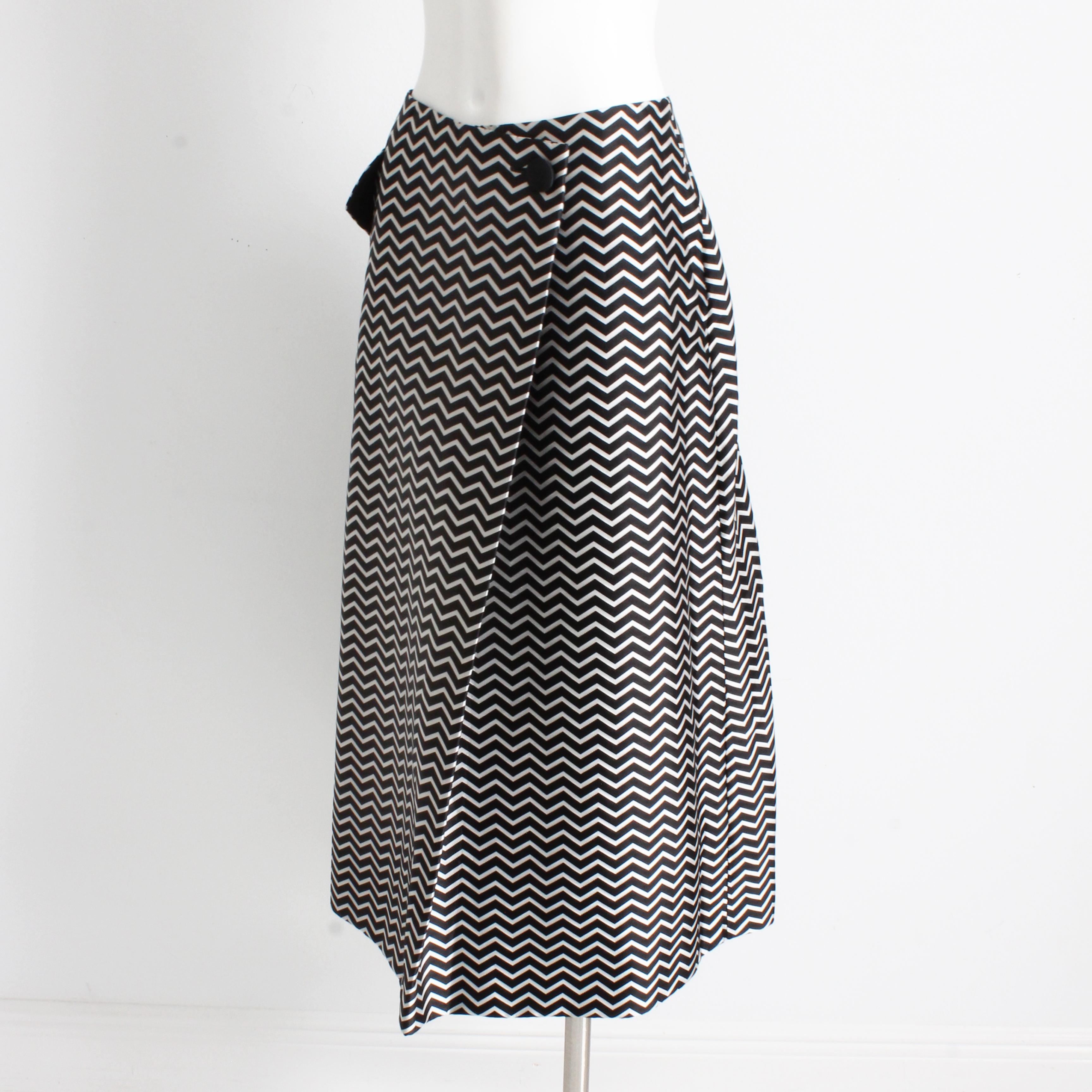 Geoffrey Beene Skirt Op Art Chevron Stripe Black Silver Print Satin Vintage 90s For Sale 1