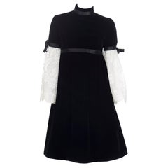 Geoffrey Beene, abito vintage anni '60 in velluto nero con maniche in pizzo