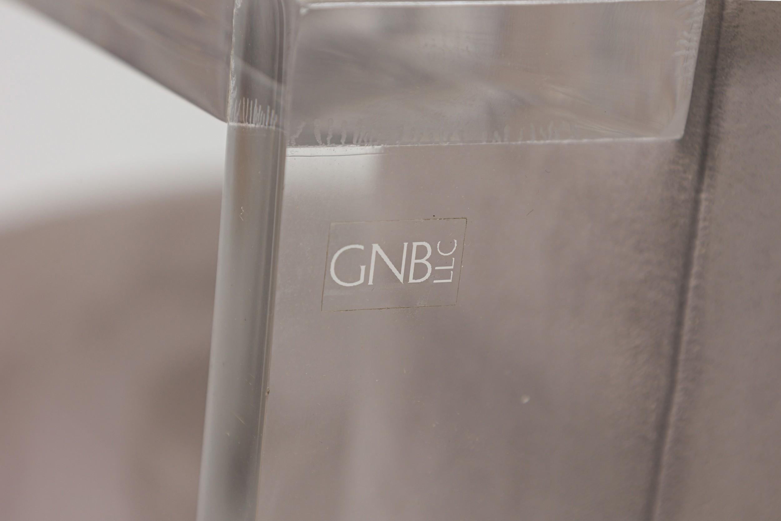 GEOFFREY BRADFIELD American Contemporary Lucite and Suede Loveseat siglo XX en venta