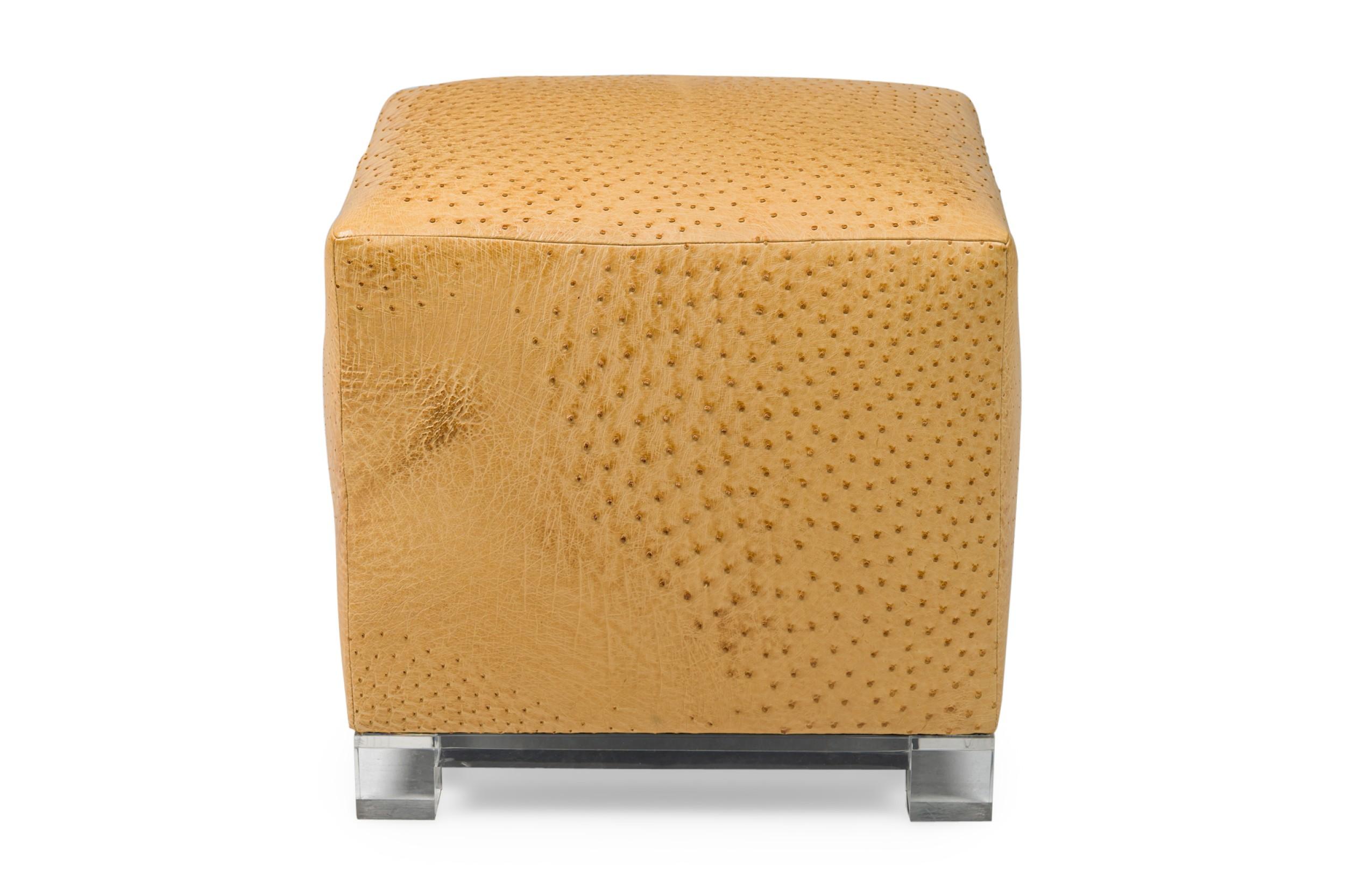 GEOFFREY BRADFIELD Amerikanischer, quadratischer Straußenleder-Ottoman (Moderne) im Angebot