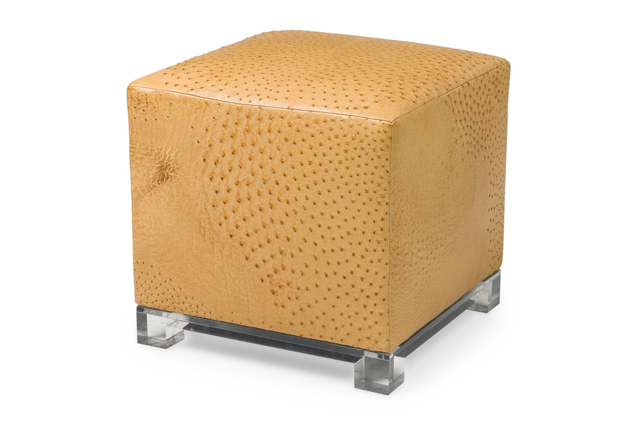 GEOFFREY BRADFIELD Amerikanischer, quadratischer Straußenleder-Ottoman (amerikanisch) im Angebot