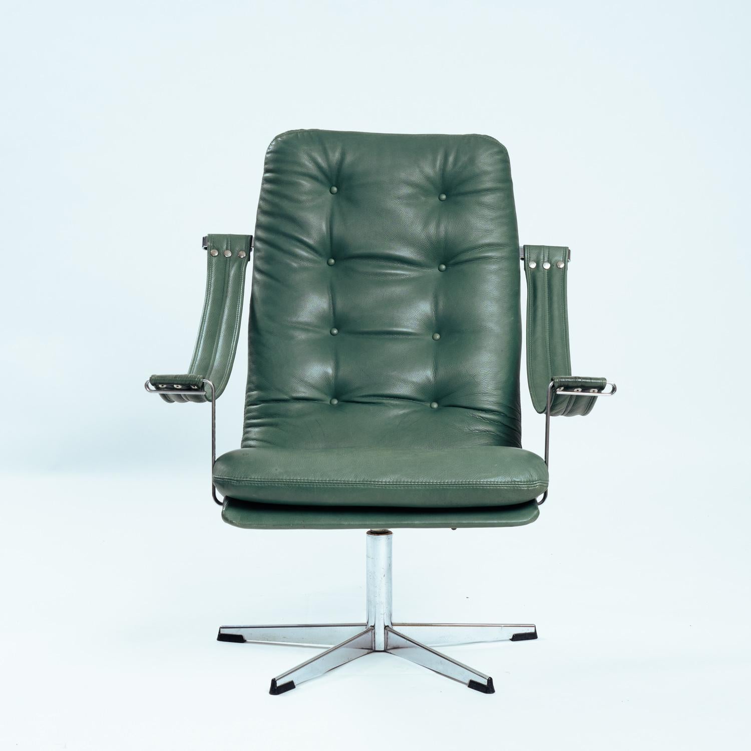 Geoffrey Harcourt Artifort lounge chair green leather, 1960 For Sale 6