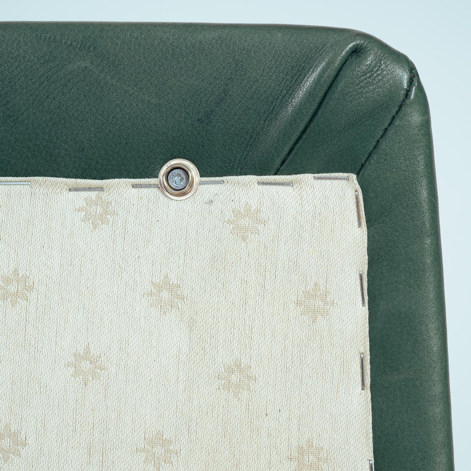 Mid-Century Modern Geoffrey Harcourt Artifort lounge chair green leather, 1960 For Sale
