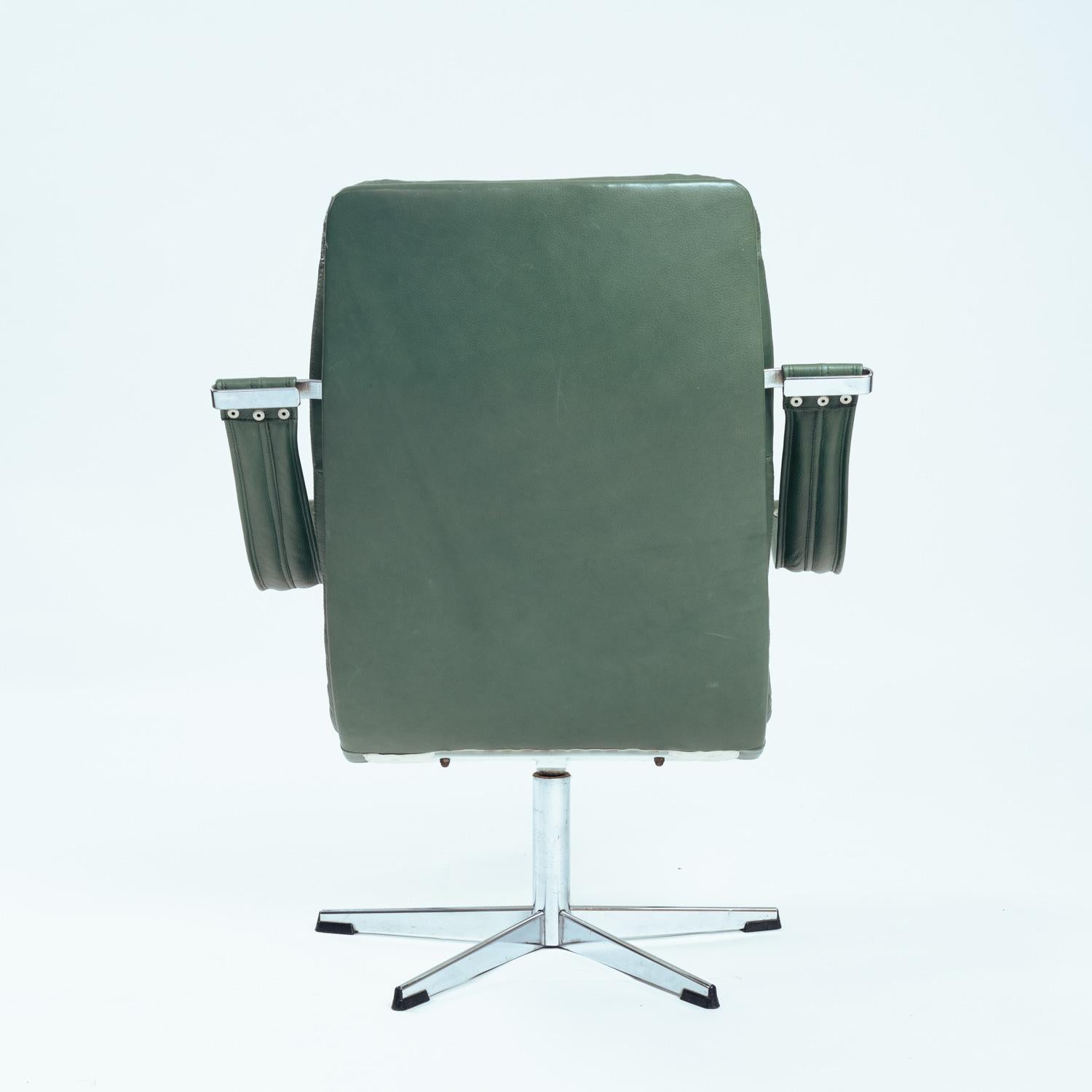 Geoffrey Harcourt Artifort lounge chair green leather, 1960 For Sale 2