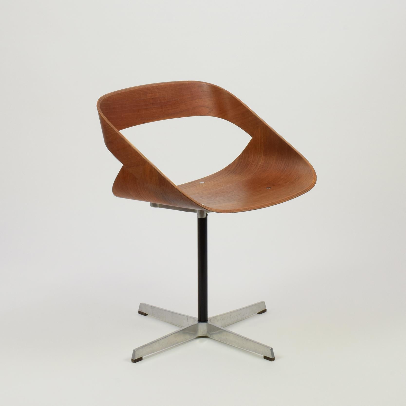 British Geoffrey Harcourt, Chair 130, 'RCA' Chair, Designed 1960, Produced by Artifort For Sale
