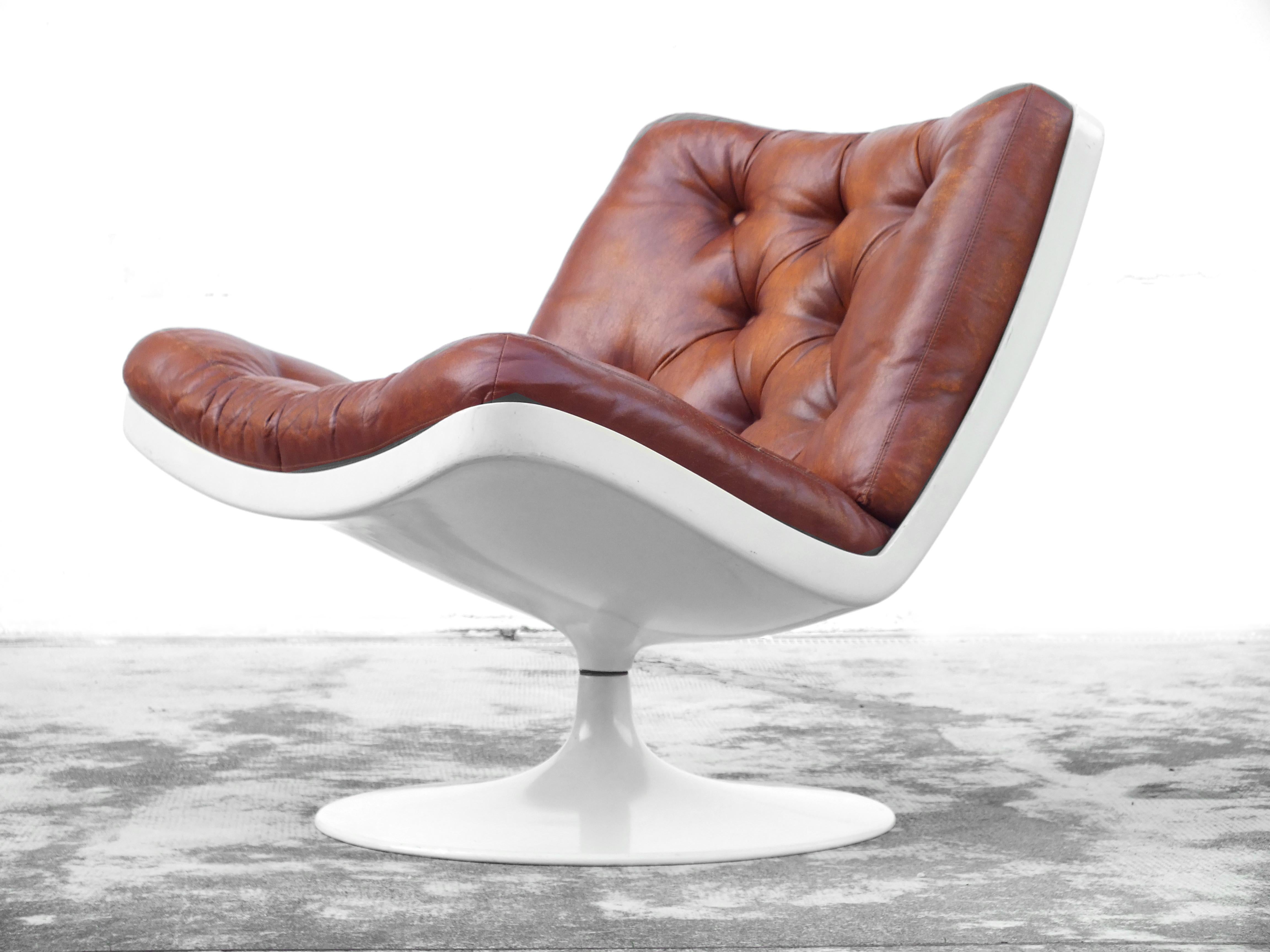 Geoffrey Harcourt zugeschriebener Entwurf für Artifort aus dem Jahr '68  space age sessel original aus den 70er Jahren;  die Struktur des Sessels ist aus Kunststoff und die Kissen aus Kunstleder