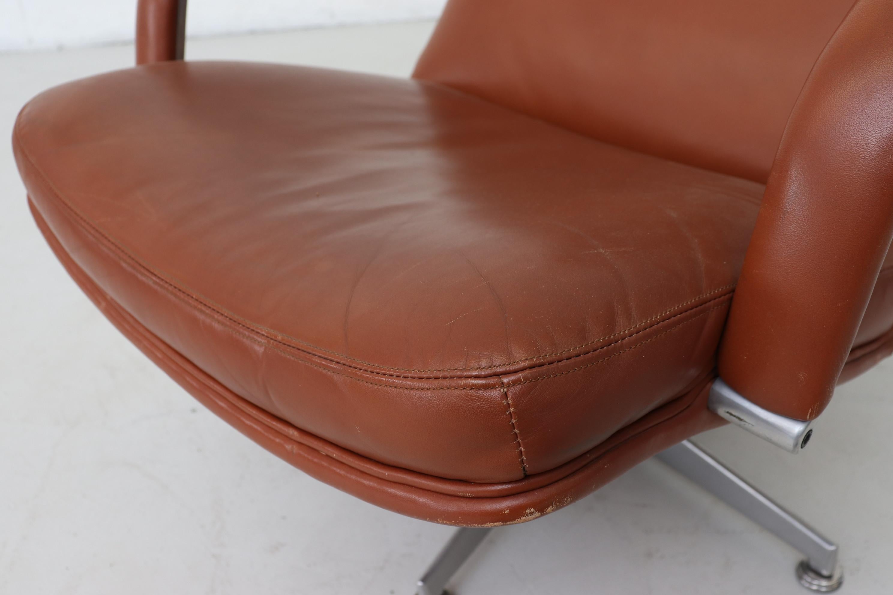 Geoffrey Harcourt F154 Leather Swivel Lounge Armchair 4