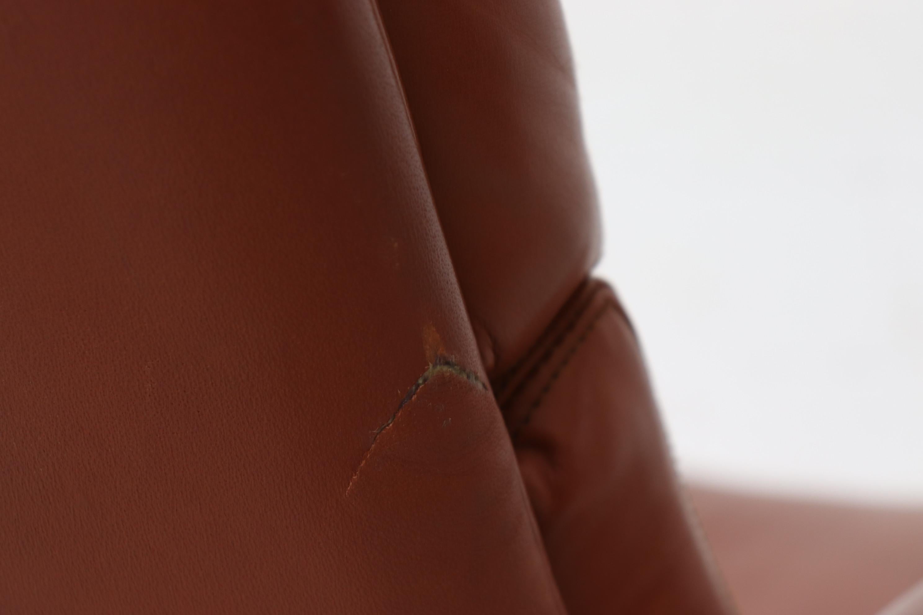 Geoffrey Harcourt F154 Leather Swivel Lounge Armchair 9
