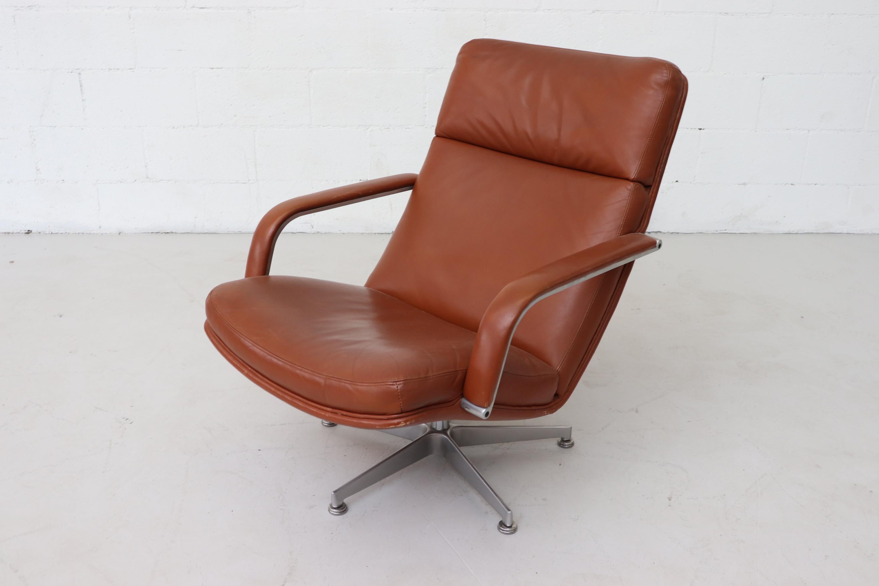 Geoffrey Harcourt F154 Leather Swivel Lounge Armchair In Good Condition In Los Angeles, CA