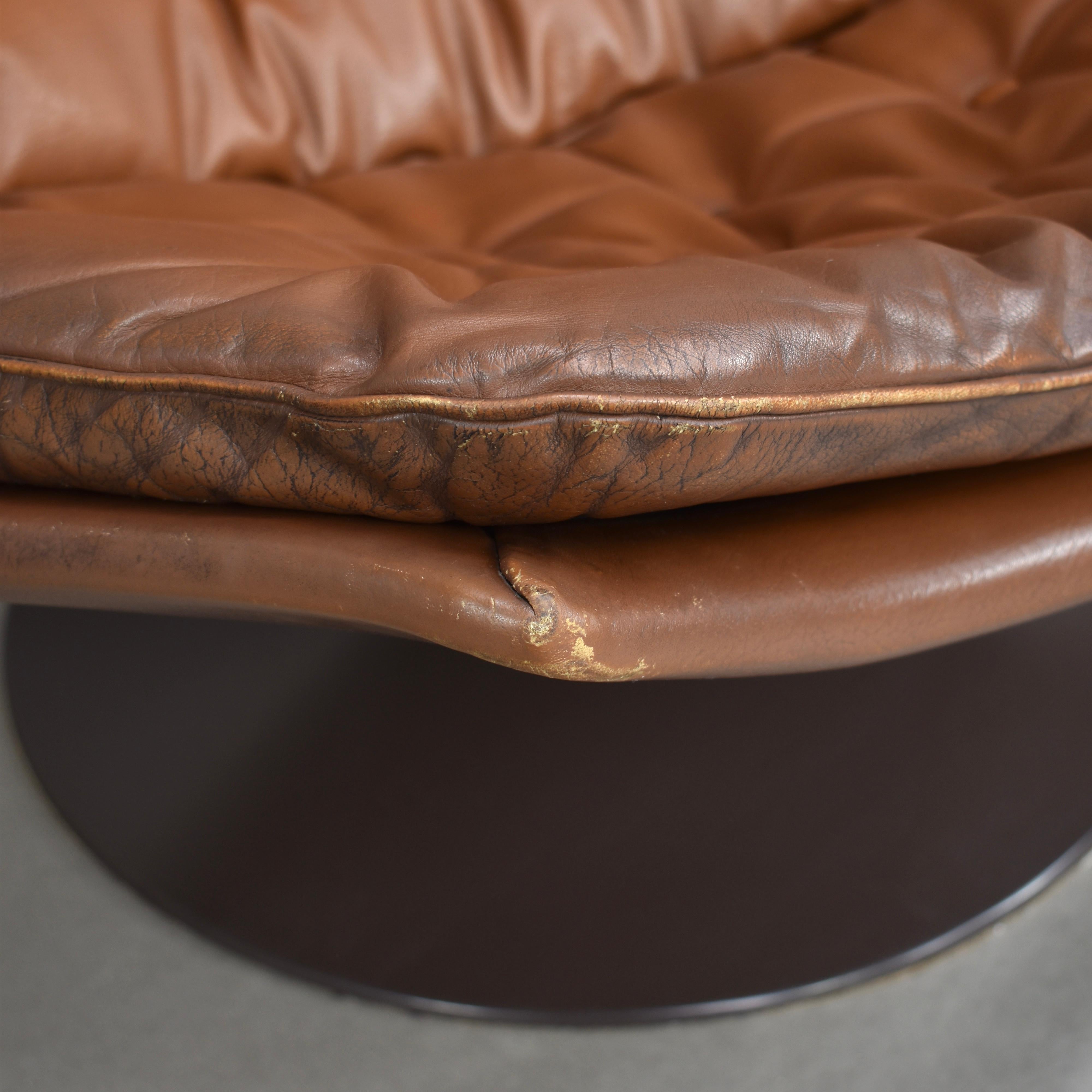 Geoffrey Harcourt F588 Artifort Swivel Lounge Chair in Tan Leather, 1967 4