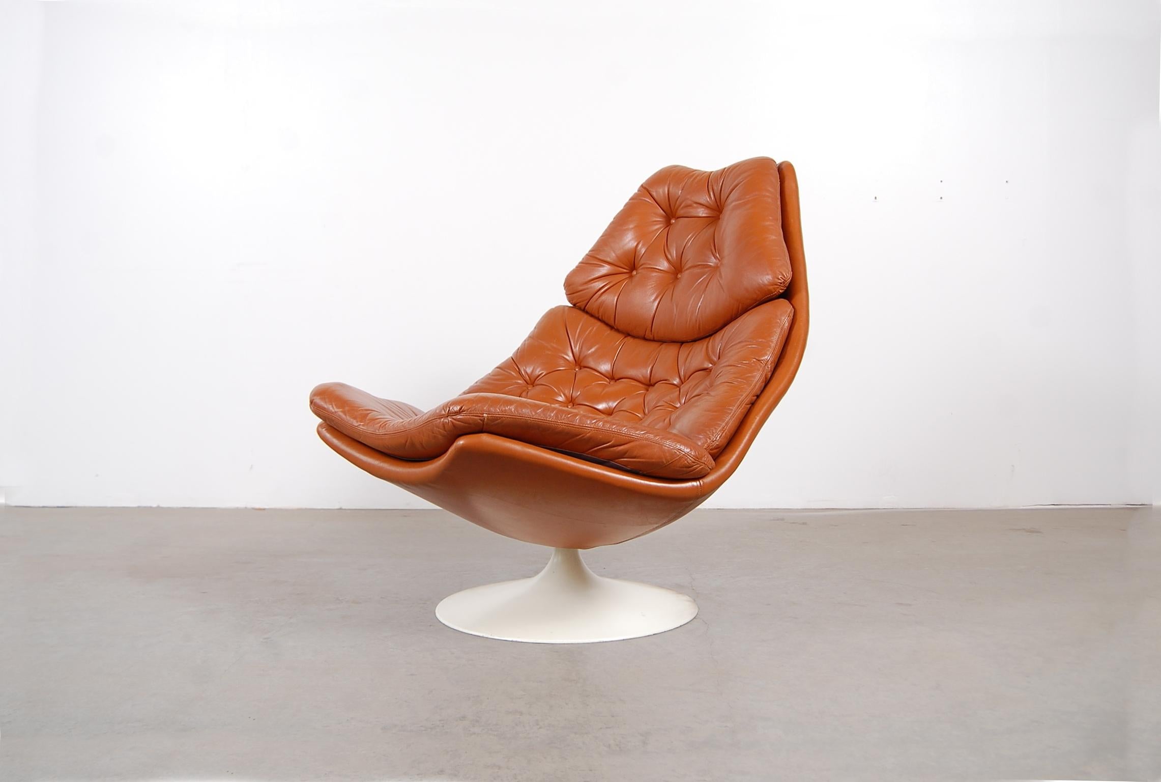 F588 lounge chair in original leather, designed by English designer Geoffrey Harcourt for Artifort, circa 1968.