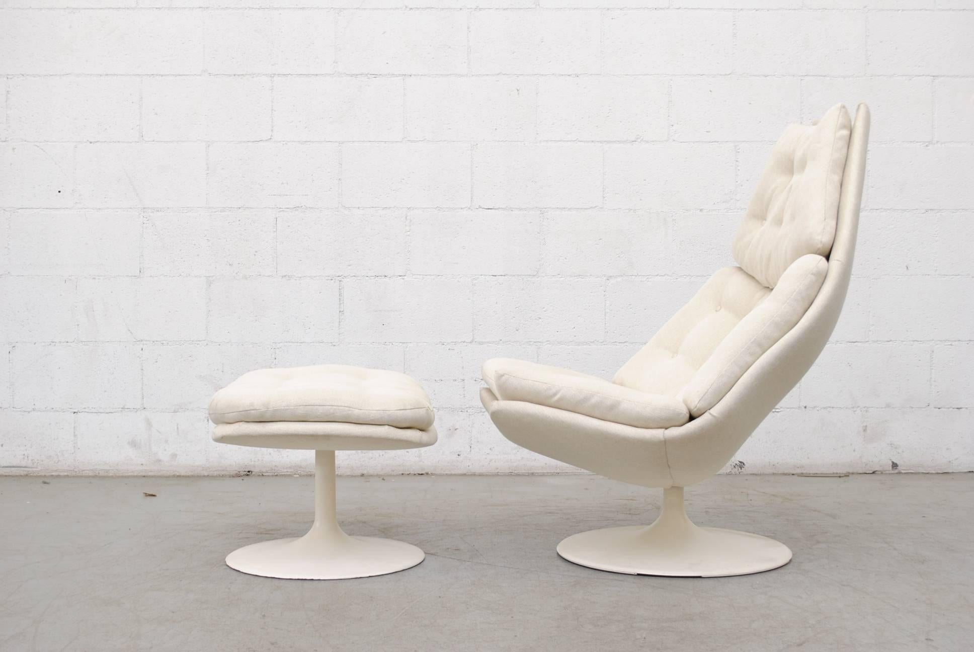 Beautiful white on white Geoffrey Harcourt f588 swivel lounge chair for Artifort with matching ottoman. White pedestal base. Newly upholstered in bone white fabric. Bases are in good original condition. Set price.