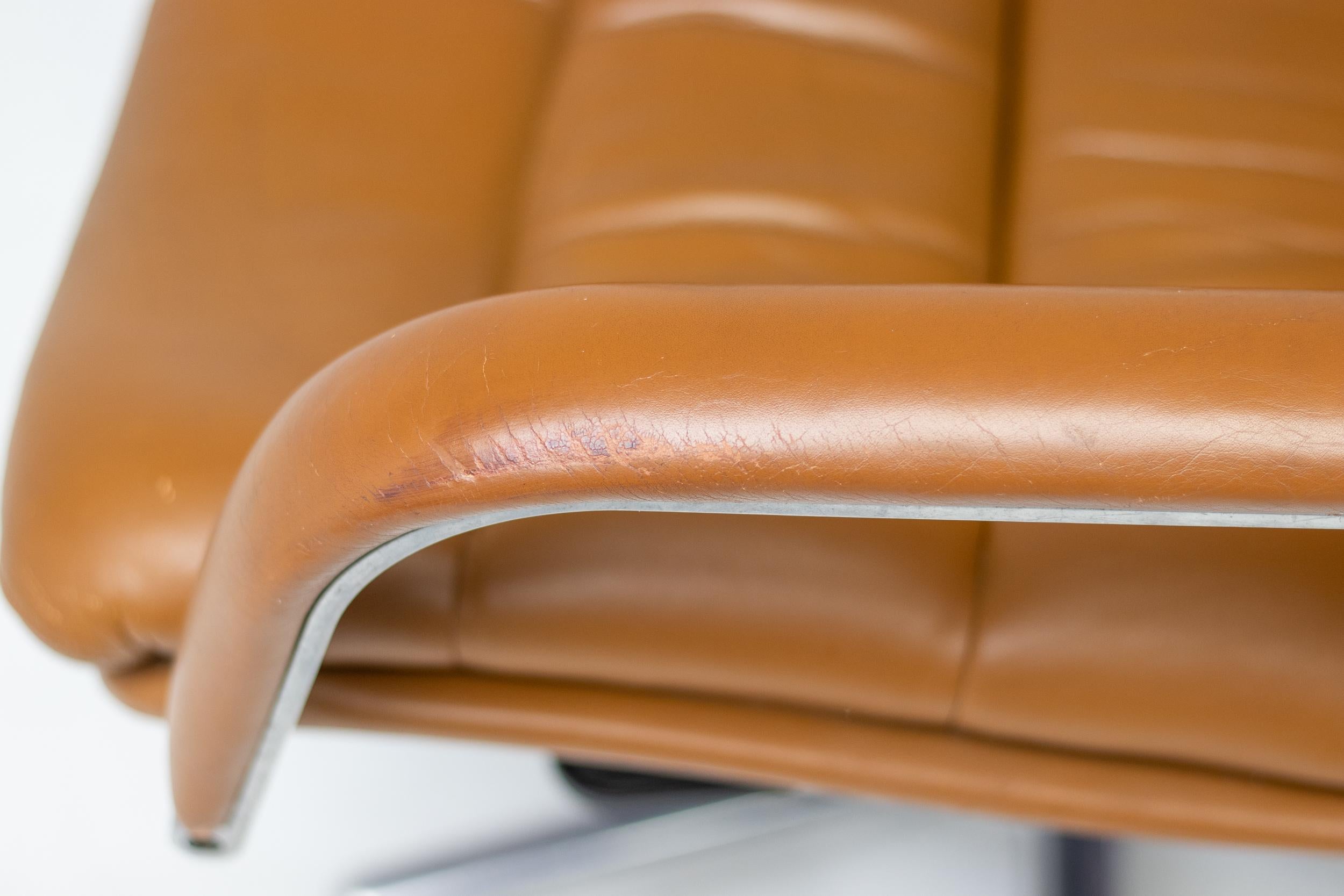 Aluminium Geoffrey Harcourt for Artifort Cognac Leather Tilt & Swivel Executive Chair en vente