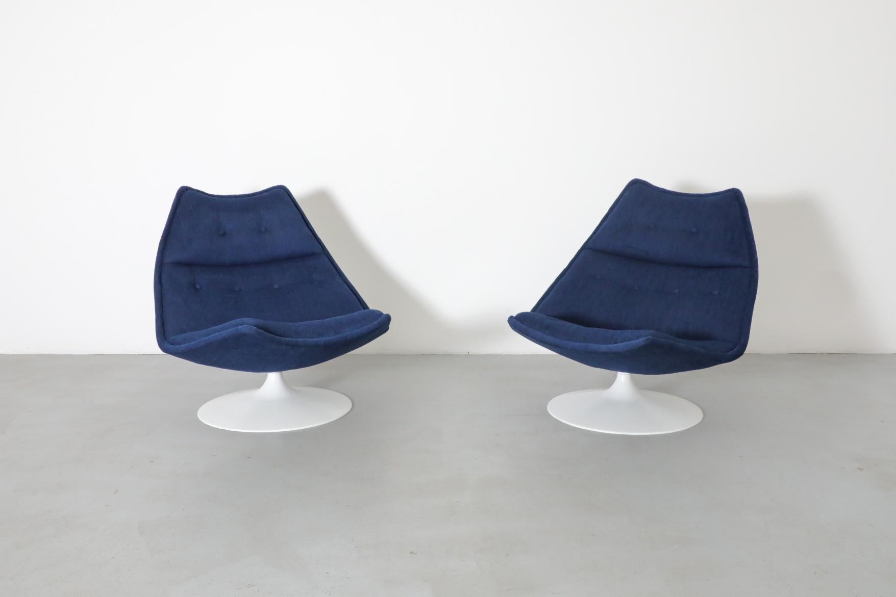 Pareja de sillas de salón giratorias Geoffrey Harcourt F588 para Artifort, 1967

Diseñada en 1967 por el aclamado diseñador británico Geoffrey Harcourt para Artifort, la silla giratoria F588 es un célebre icono del diseño de mediados de siglo.
