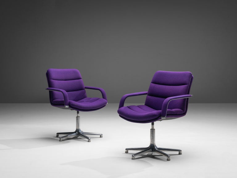 Geoffrey Harcourt for Artifort, pair of office chairs, aluminum, fabric. The Netherlands, 1970s

These office chairs were designed by Geoffrey Harcourt and manufactured by Artifort in the seventies. The comfortable chairs have an aluminum five-star