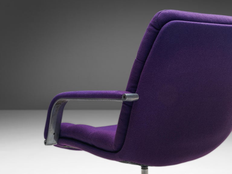 Geoffrey Harcourt for Artifort Pair of Swivel Office Chairs in Purple Upholstery For Sale 2