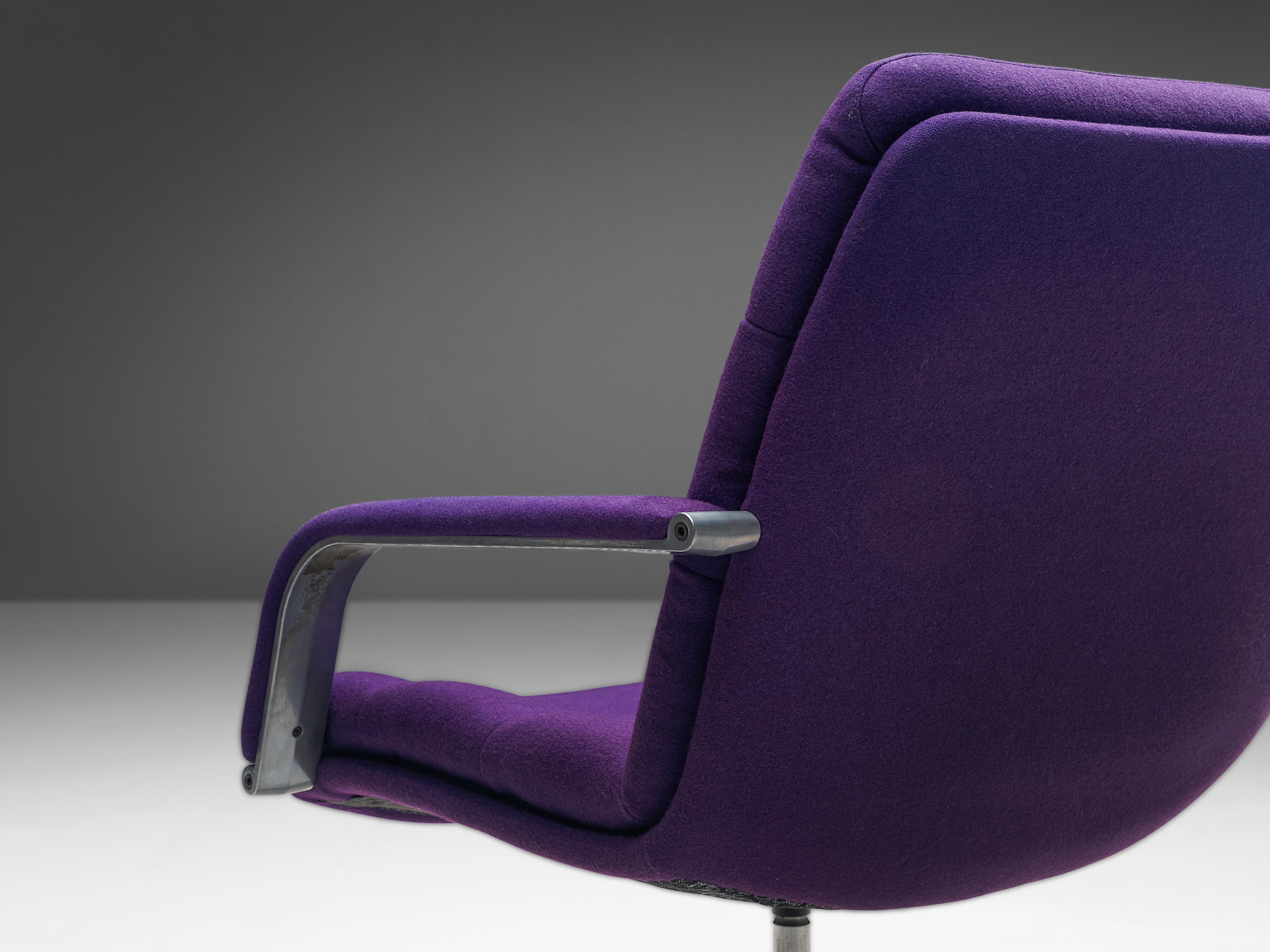 Geoffrey Harcourt for Artifort Swivel Office Chair in Deep Purple Upholstery In Good Condition For Sale In Waalwijk, NL
