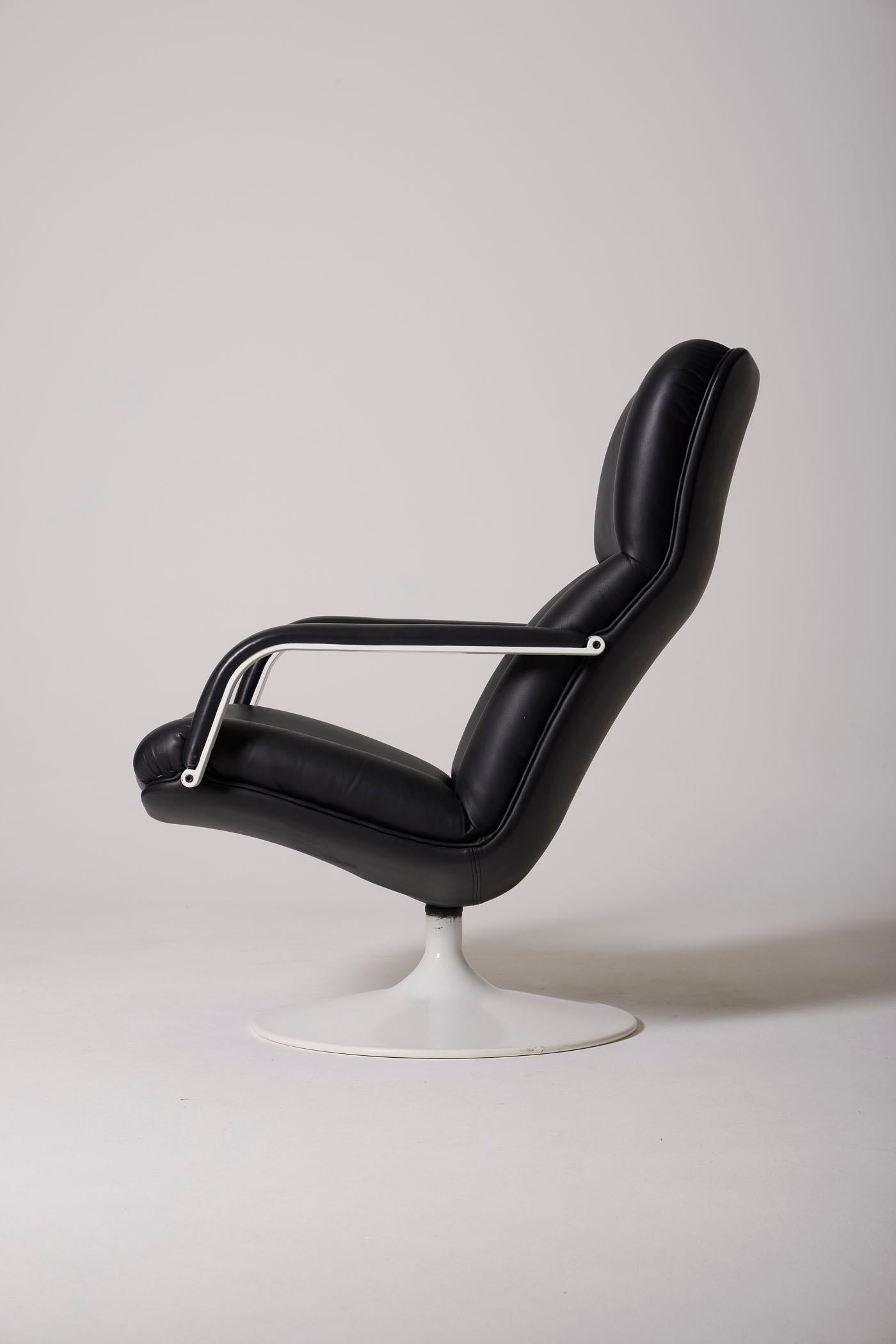 Geoffrey Harcourt leather armchair In Good Condition For Sale In PARIS, FR