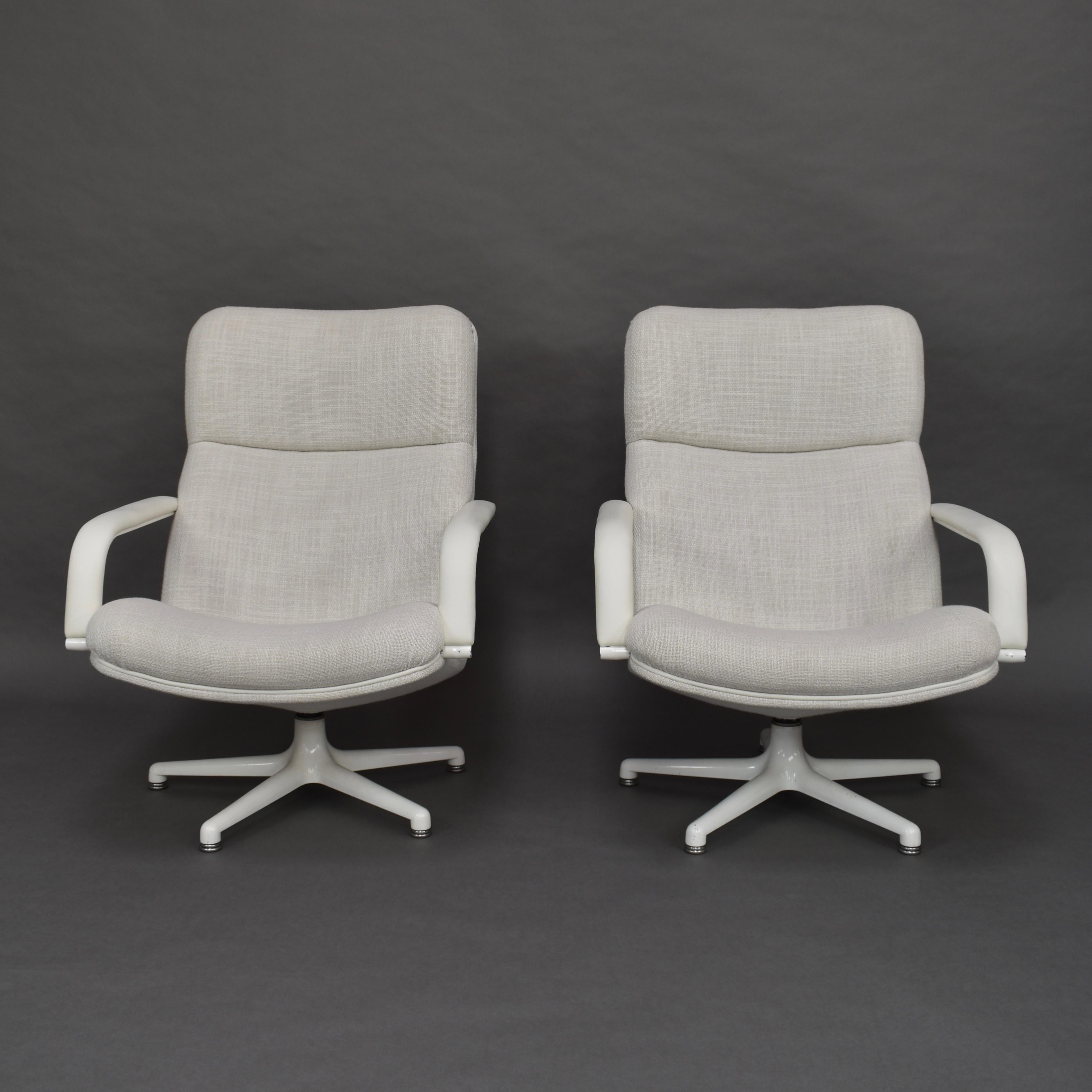 Pair of F154 swivel lounge chairs designed in 1985 by Geoffrey Harcourt for Artifort.

Manufacturer: Artifort

Designer: Geoffrey Harcourt

Country: The Netherlands

Model: F154 swivel lounge chair

Material: Fabric / Faux leather /