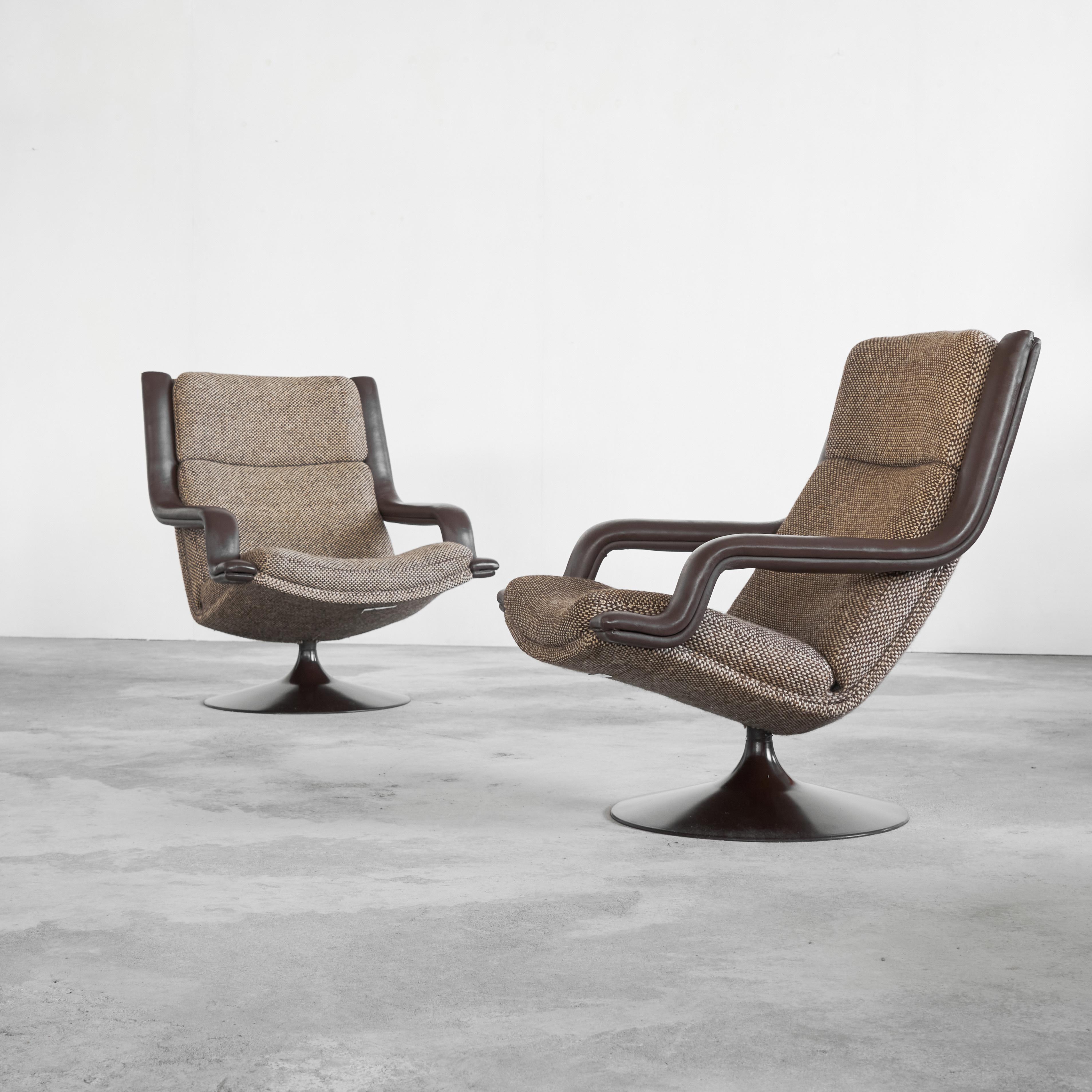 Geoffrey Harcourt Pair of F152 Lounge Chairs with Ottoman for Artifort 1975 For Sale 10