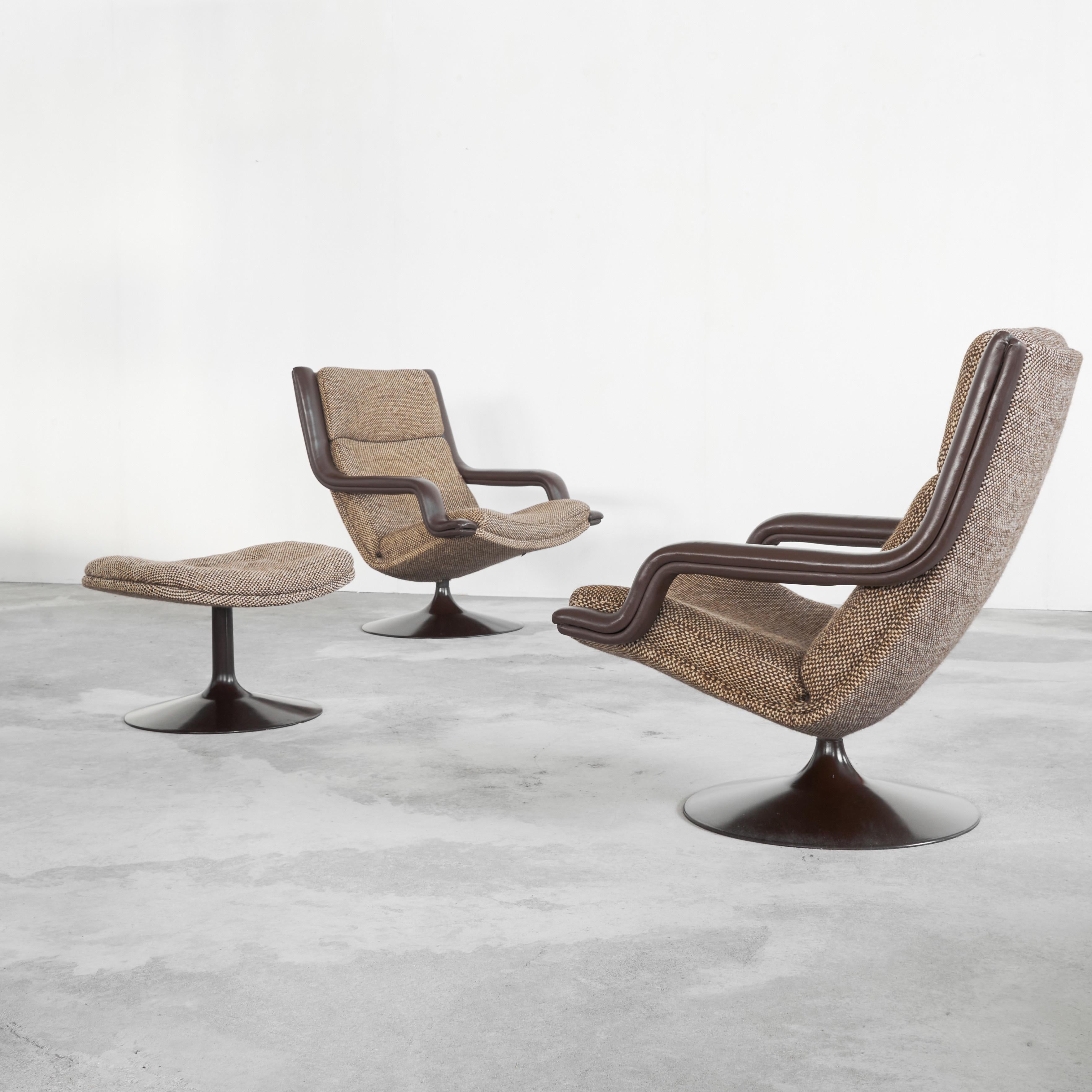 Geoffrey Harcourt Pair of F152 Lounge Chairs with Ottoman for Artifort, The Netherlands, 1975.

Beautiful and original pair of swivel lounge chairs designed by Geoffrey Harcourt (1936-) for Dutch high-end manufacturer Artifort from Maastricht. They