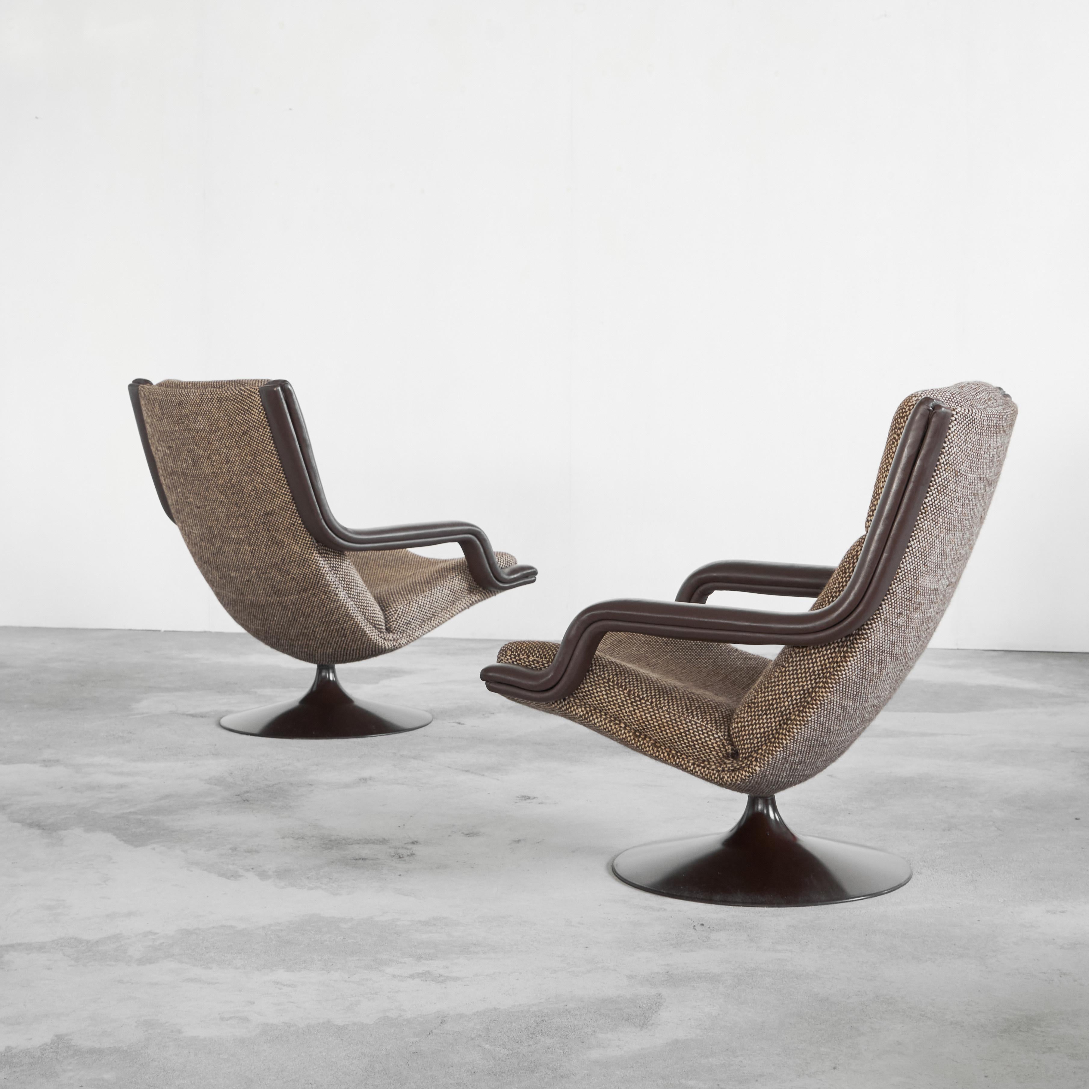 Dutch Geoffrey Harcourt Pair of F152 Lounge Chairs with Ottoman for Artifort 1975 For Sale
