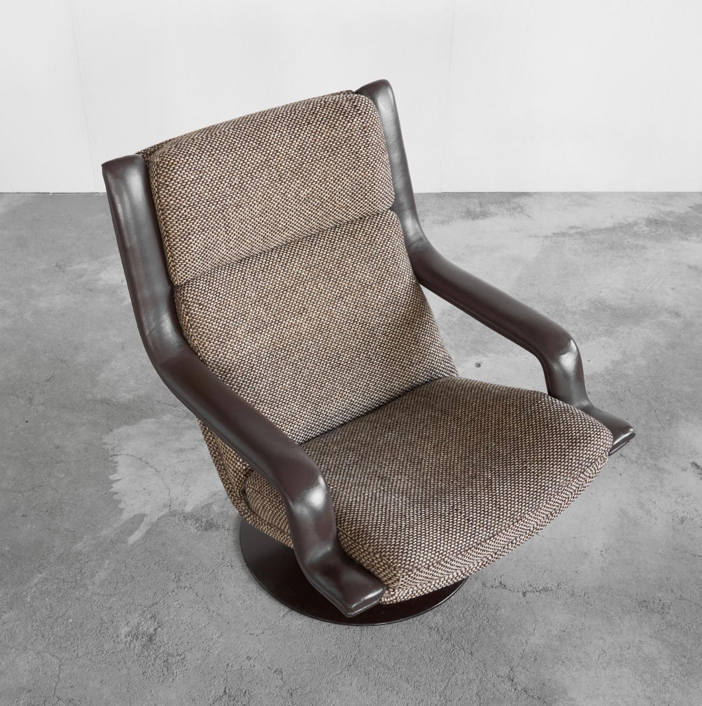 Geoffrey Harcourt, Paar F152 Loungesessel mit Ottomane für Artifort, 1975, Paar (20. Jahrhundert) im Angebot