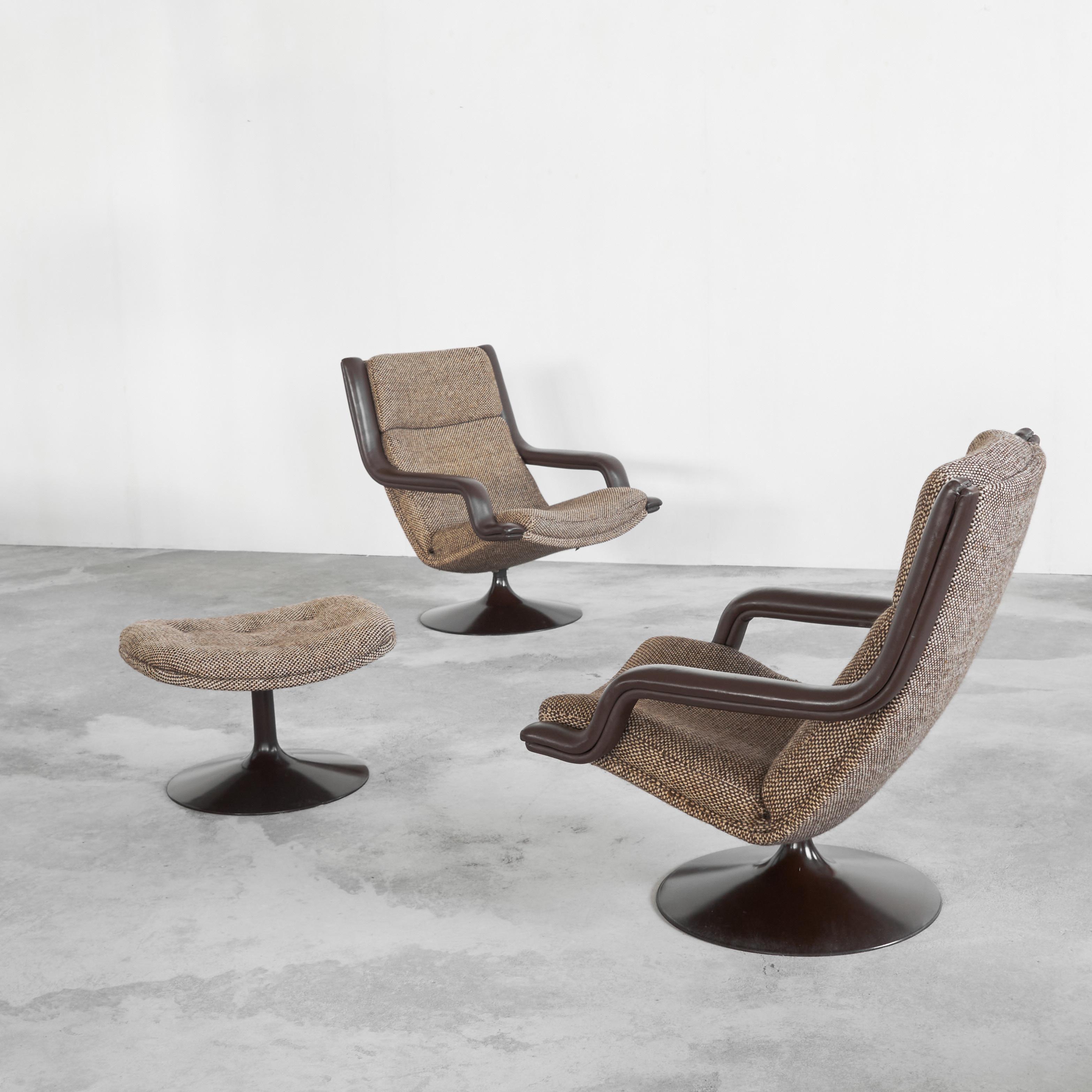 Leather Geoffrey Harcourt Pair of F152 Lounge Chairs with Ottoman for Artifort 1975 For Sale