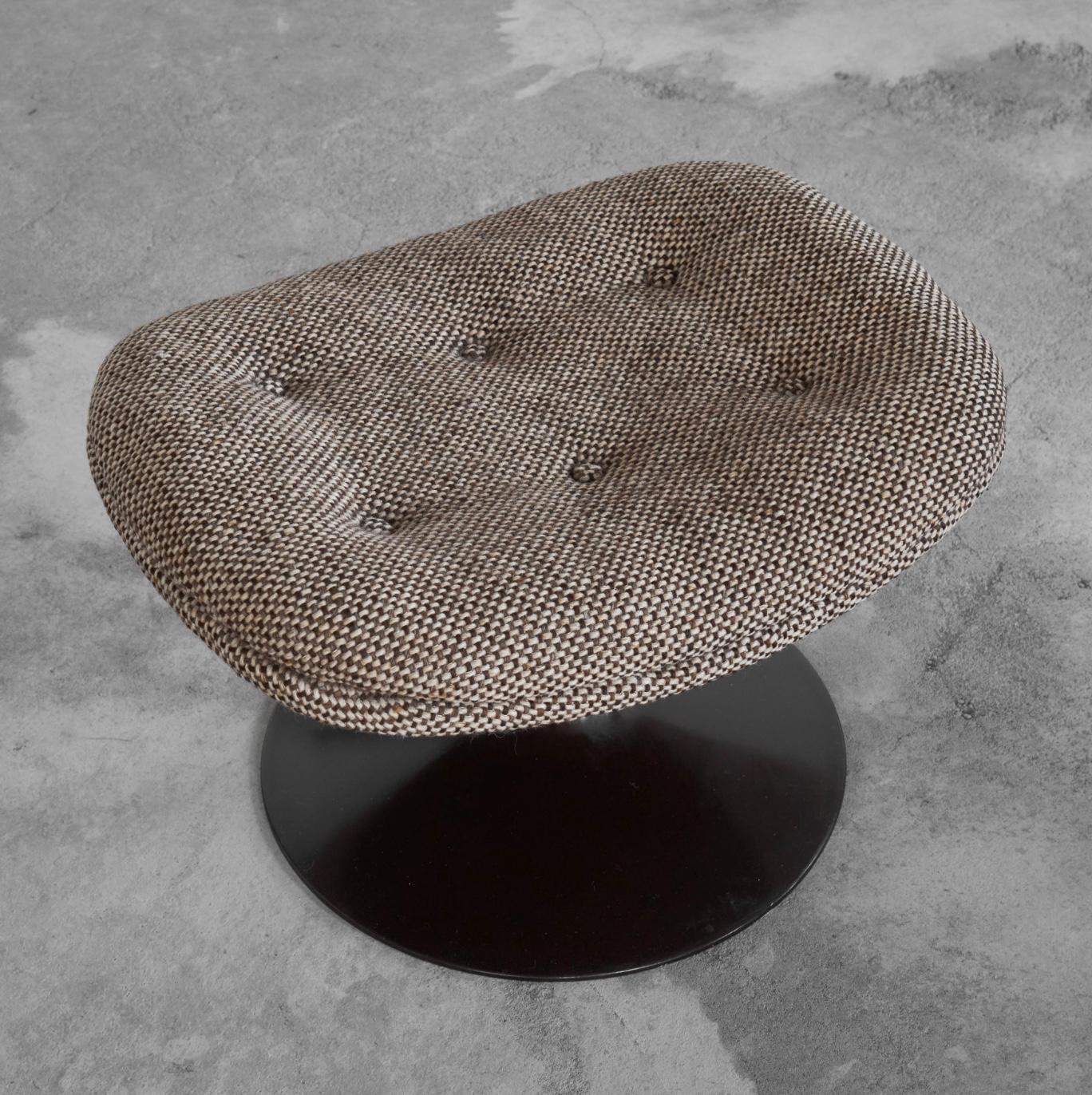 Geoffrey Harcourt, Paar F152 Loungesessel mit Ottomane für Artifort, 1975, Paar im Angebot 1