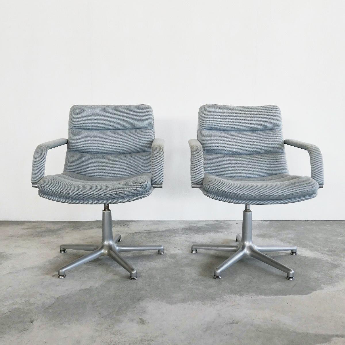 Geoffrey Harcourt pair of Swivel armchairs for Artifort. The Netherlands, 1970s.

Comfortable pair of swivel armchairs by Geoffrey Harcourt for the Dutch company Artifort. Great as a desk chair, but also suitable as side chairs or office chairs,