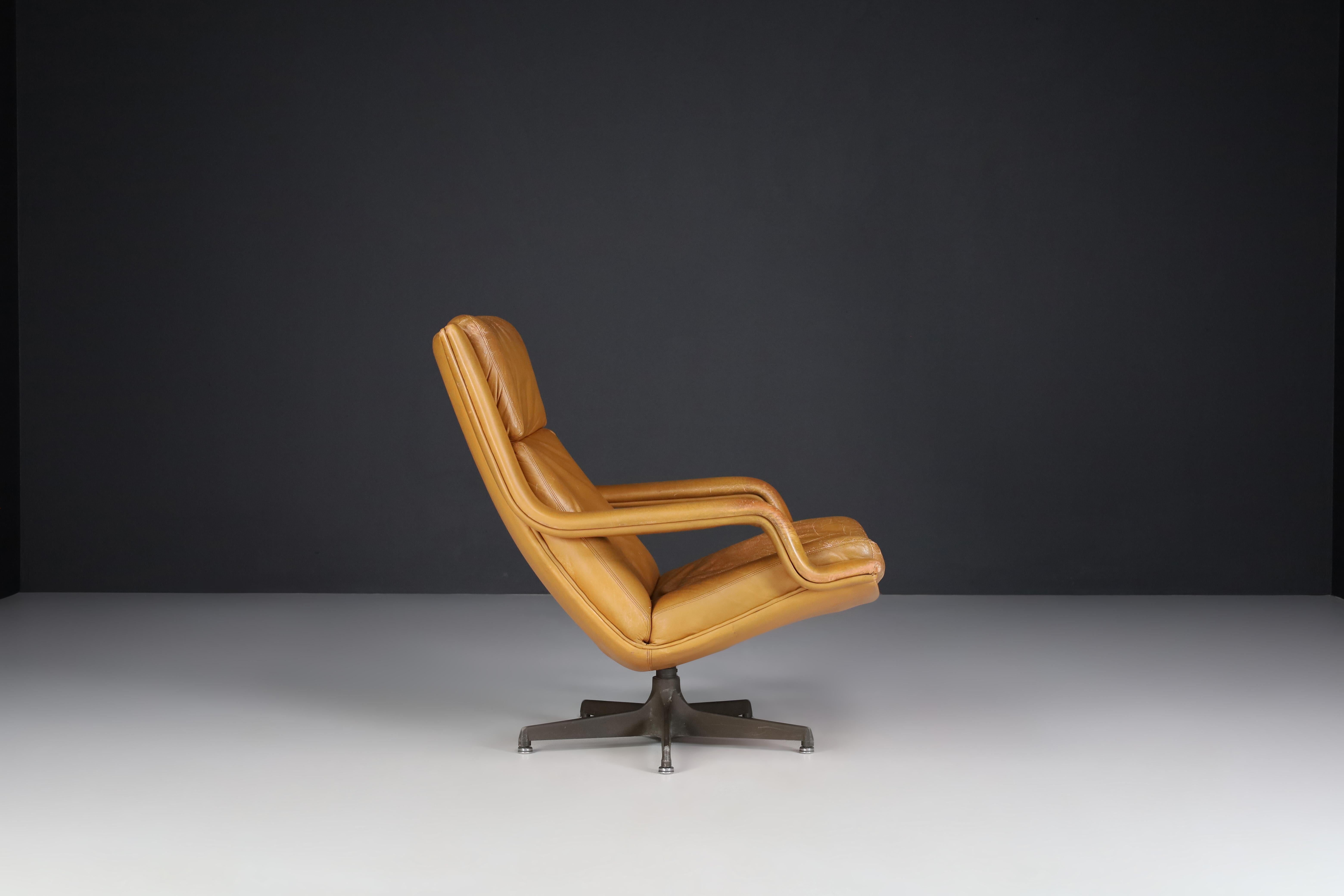 Dutch Geoffrey Harcourt Patinated Cognac Leather Swivel Lounge Chair, The Netherlands  For Sale