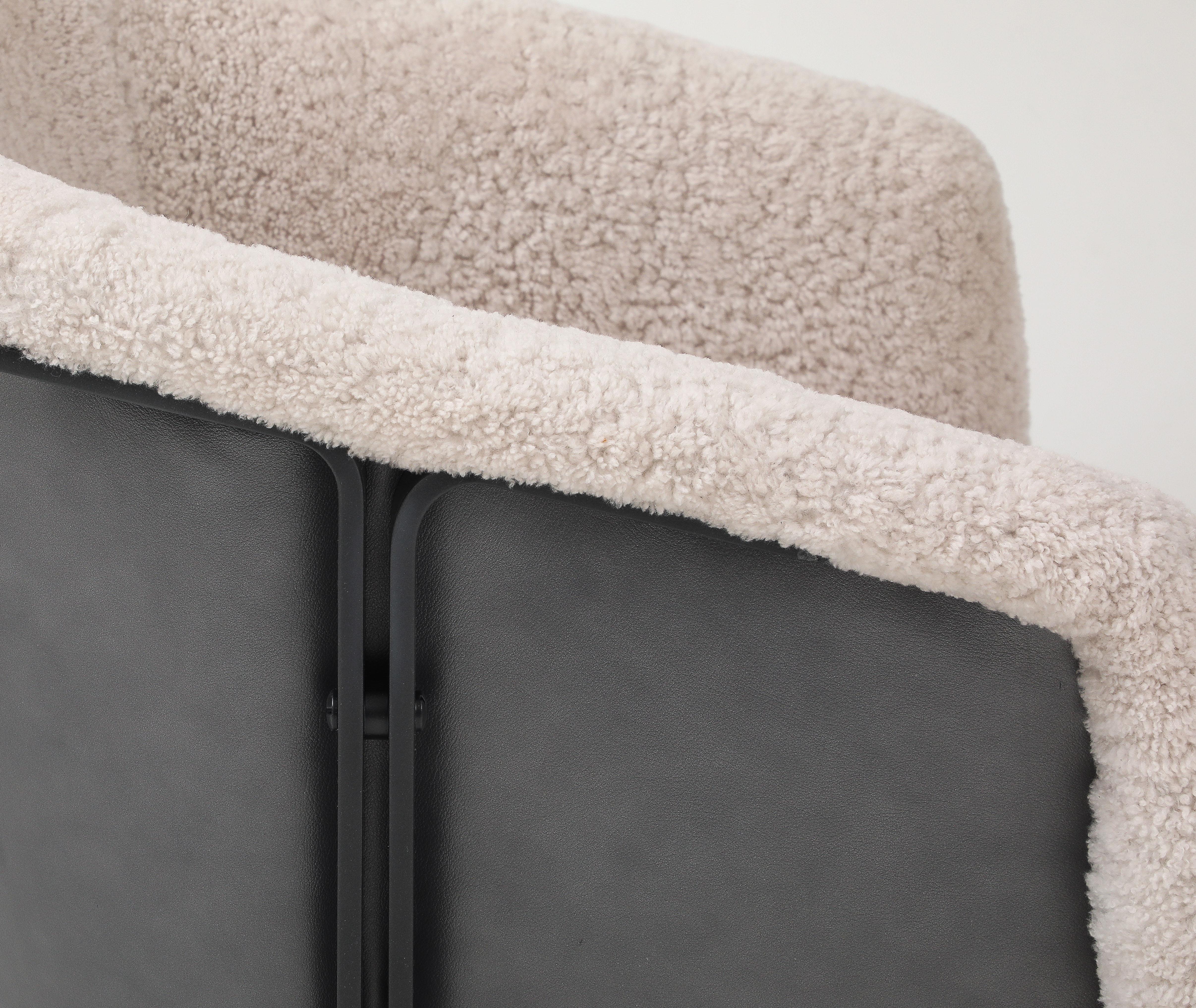 Geoffrey Harcourt Schafsfell, Bronze Stühle im Angebot 2