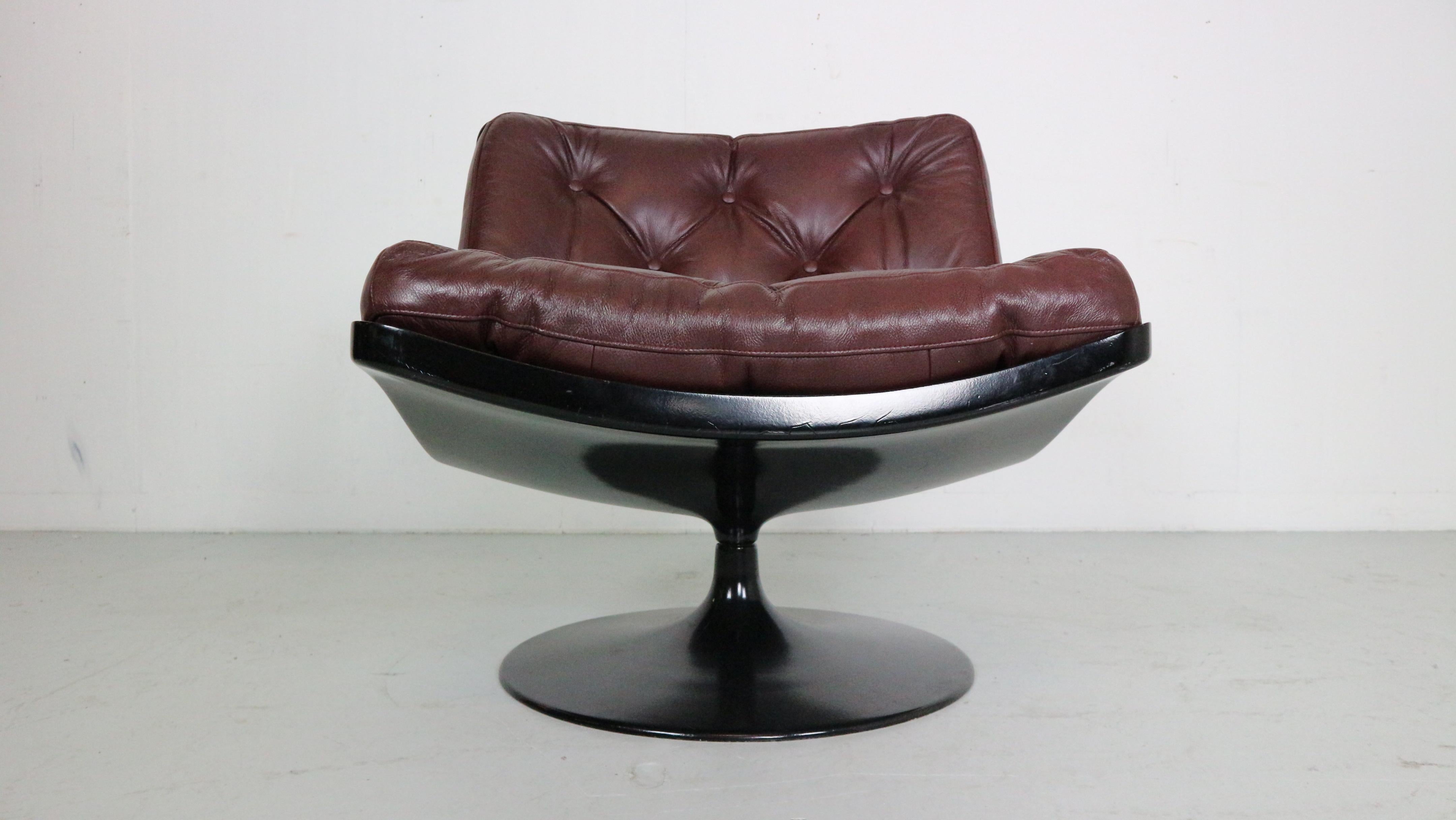 Dutch Geoffrey Harcourt Swivel Leather Lounge Chair- 