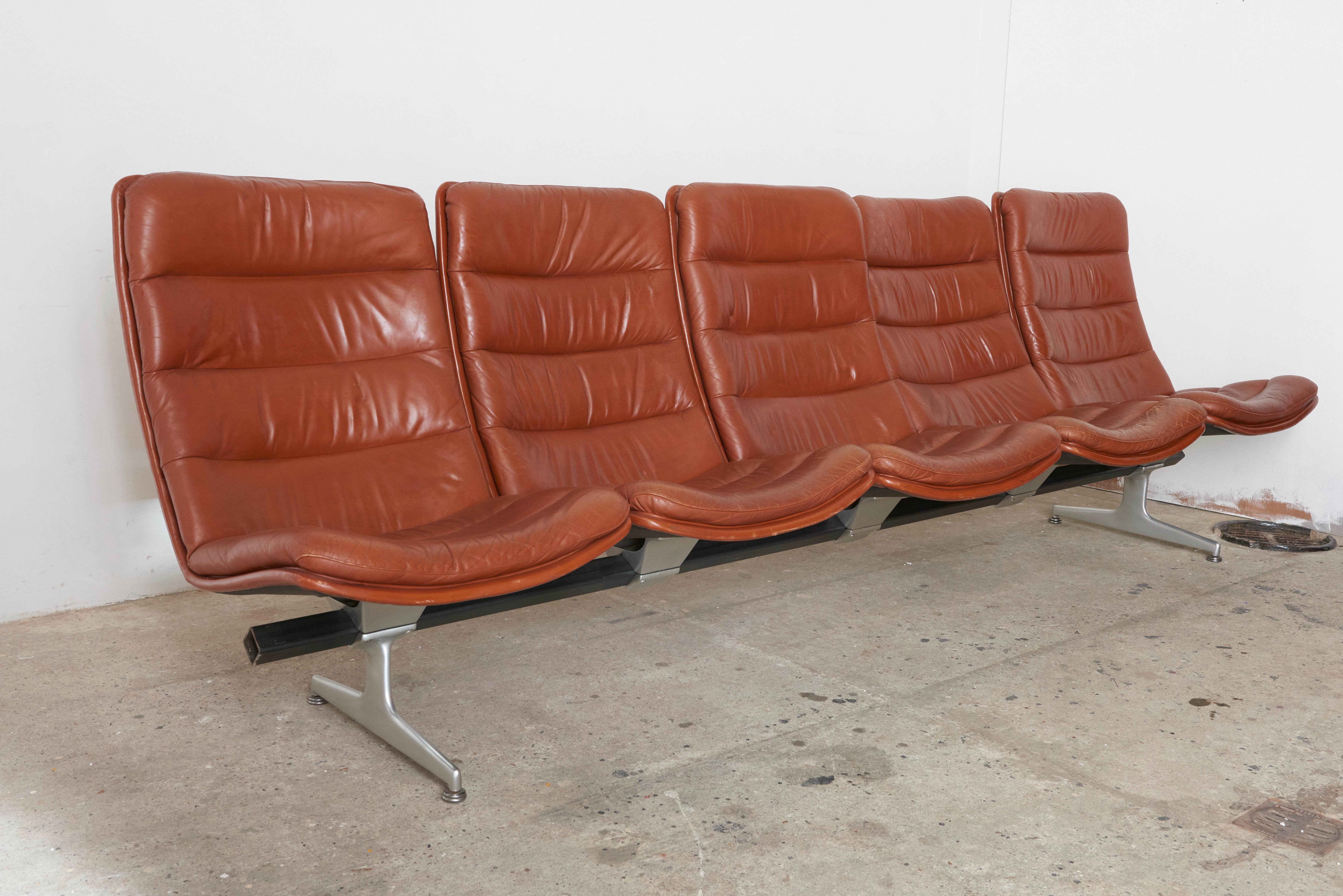 Timeless office or waiting area seating, designed in 1968 by Geoffrey D. Harcourt for Artifort. Five pieces of this modular multiple seating system, with cast aluminium leg frames and base plates which could be mounted on a steel beam set