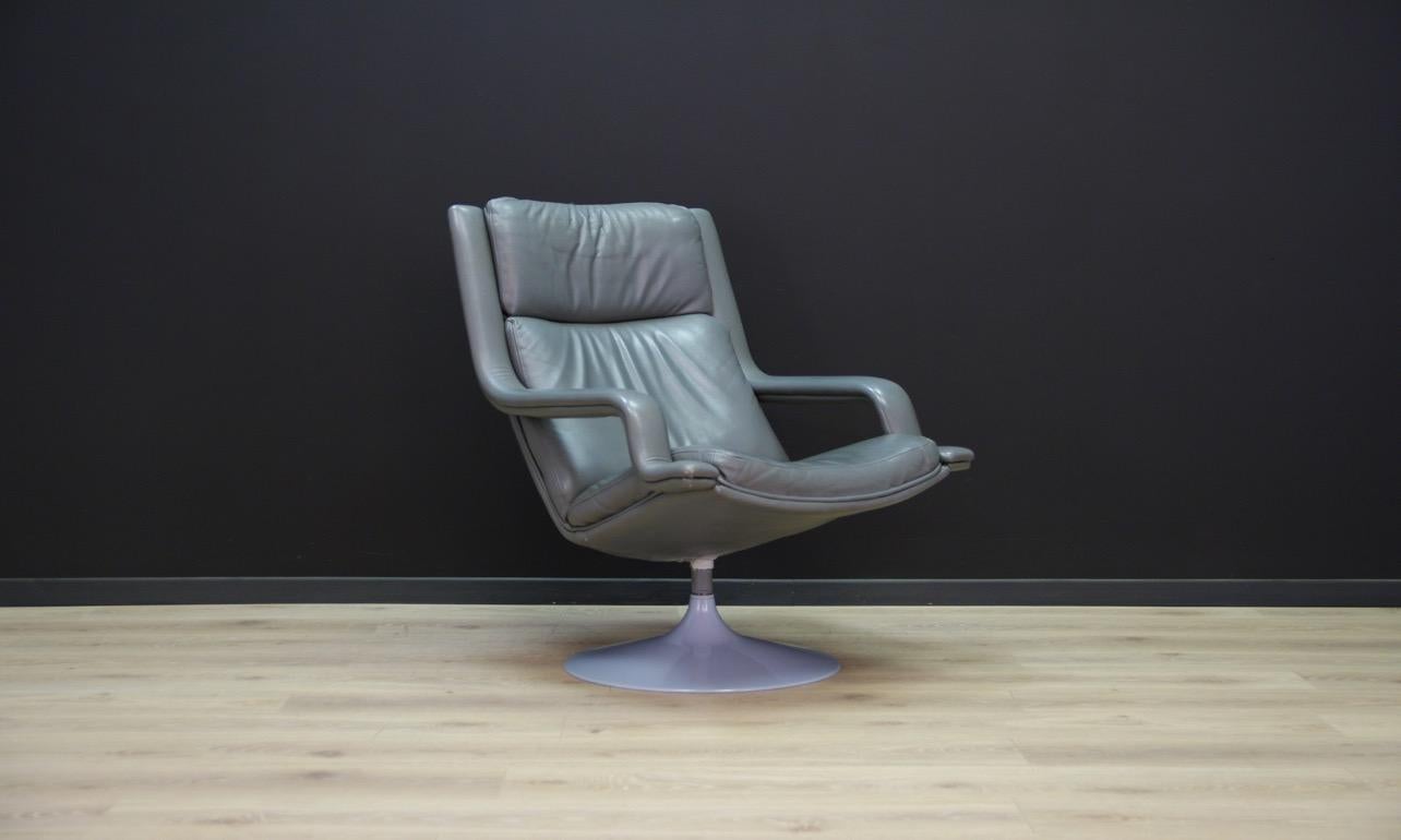 Unique armchair from the 1970s, model F140 designed by Geoffrey Harcourt for the Artifort manufactory, Scandinavian design. Armchair covered with original leather (gray color). Swivel seat. Preserved in good condition (small bruise on the armrest) -