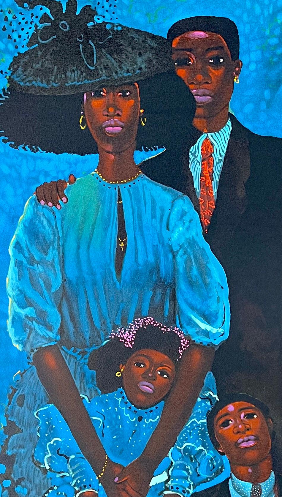 FAMILIA EN AZUL Litografía firmada, Retrato de familia en negro, azul celeste, marrón cálido - Print de Geoffrey Holder