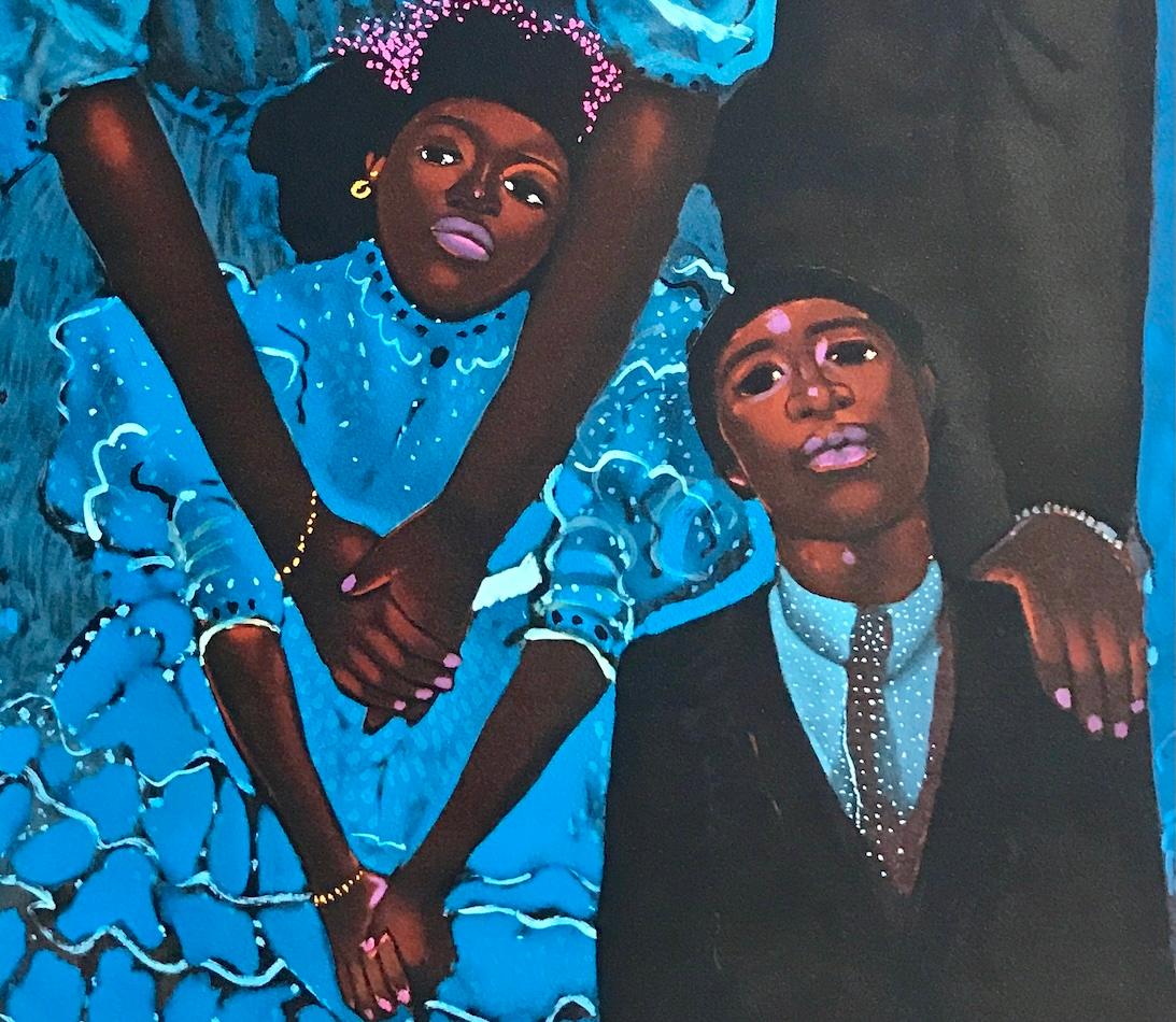 FAMILIA EN AZUL es una litografía original dibujada a mano y de edición limitada por el artista trinitense-estadounidense Geoffrey Holder, actor, bailarín, coreógrafo, cantante, director de escena y diseñador de vestuario ganador de un premio Tony.