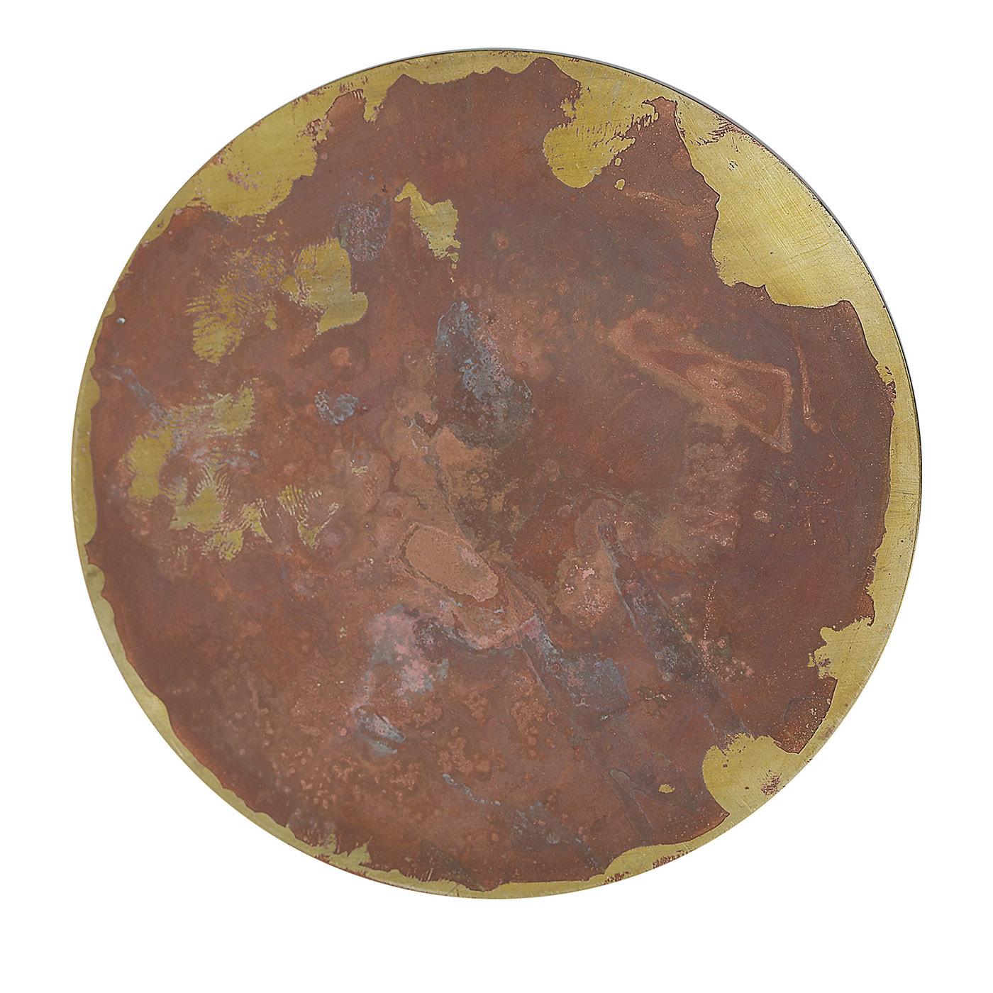 This stunning set of six coasters showcases a corroded texture whose unique traceries and hues result from the interaction between acids and oxides with brass. Part of the Geografie Emozionali Collection, the coasters' back are upholstered with a