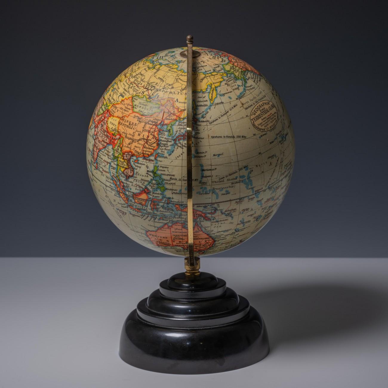 Geographia Globe, circa 1950 In Good Condition In London, GB