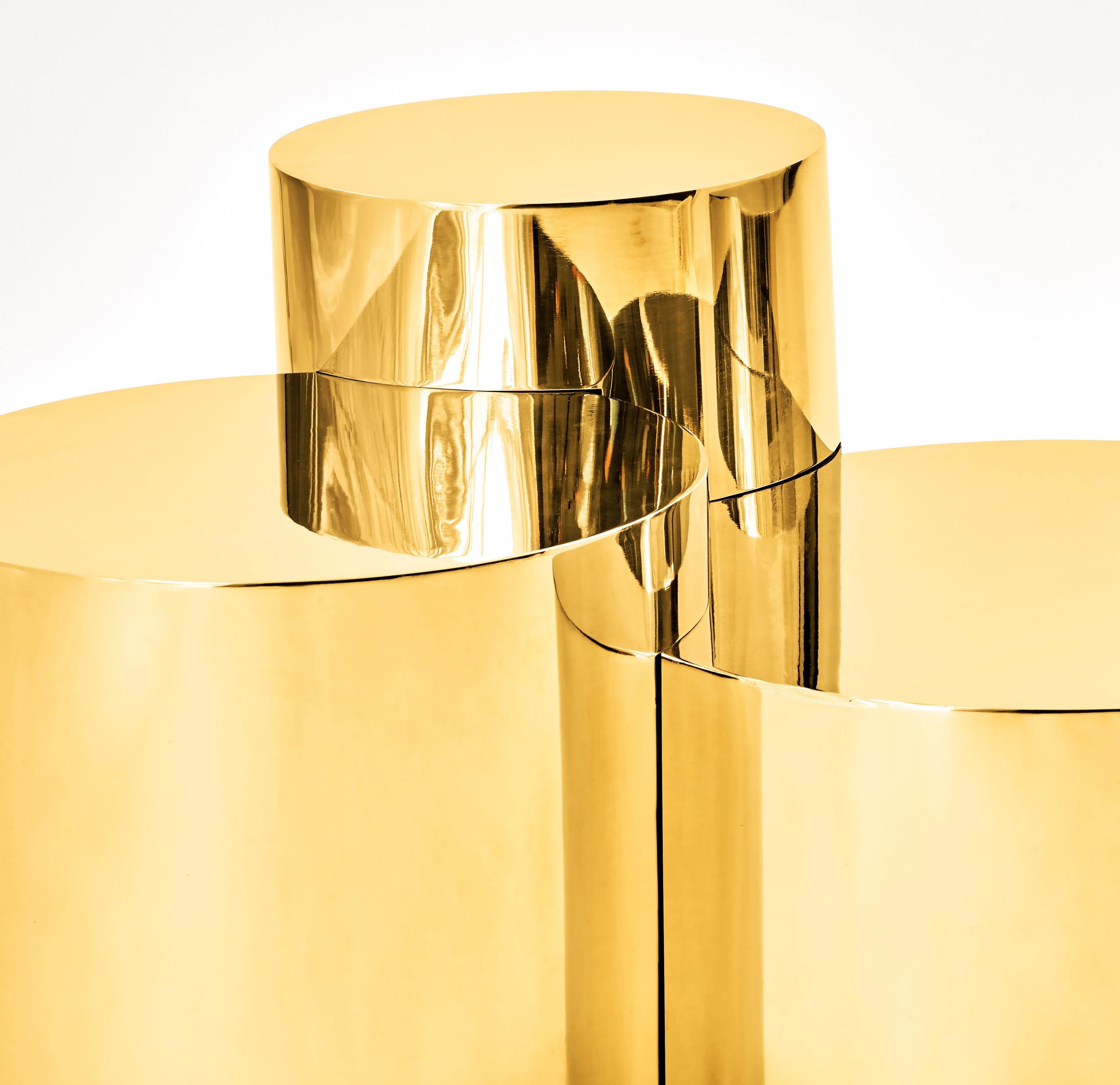 Der Tisch Geometria: Cerchi 4 hebt die minimalistische Form des Zylinders hervor, indem er sie miteinander verbindet und überlappt, um ein sehr skulpturales Stück zu schaffen.

Anpassungsoptionen:
Jedes Stück wird in Italien handgefertigt und kann