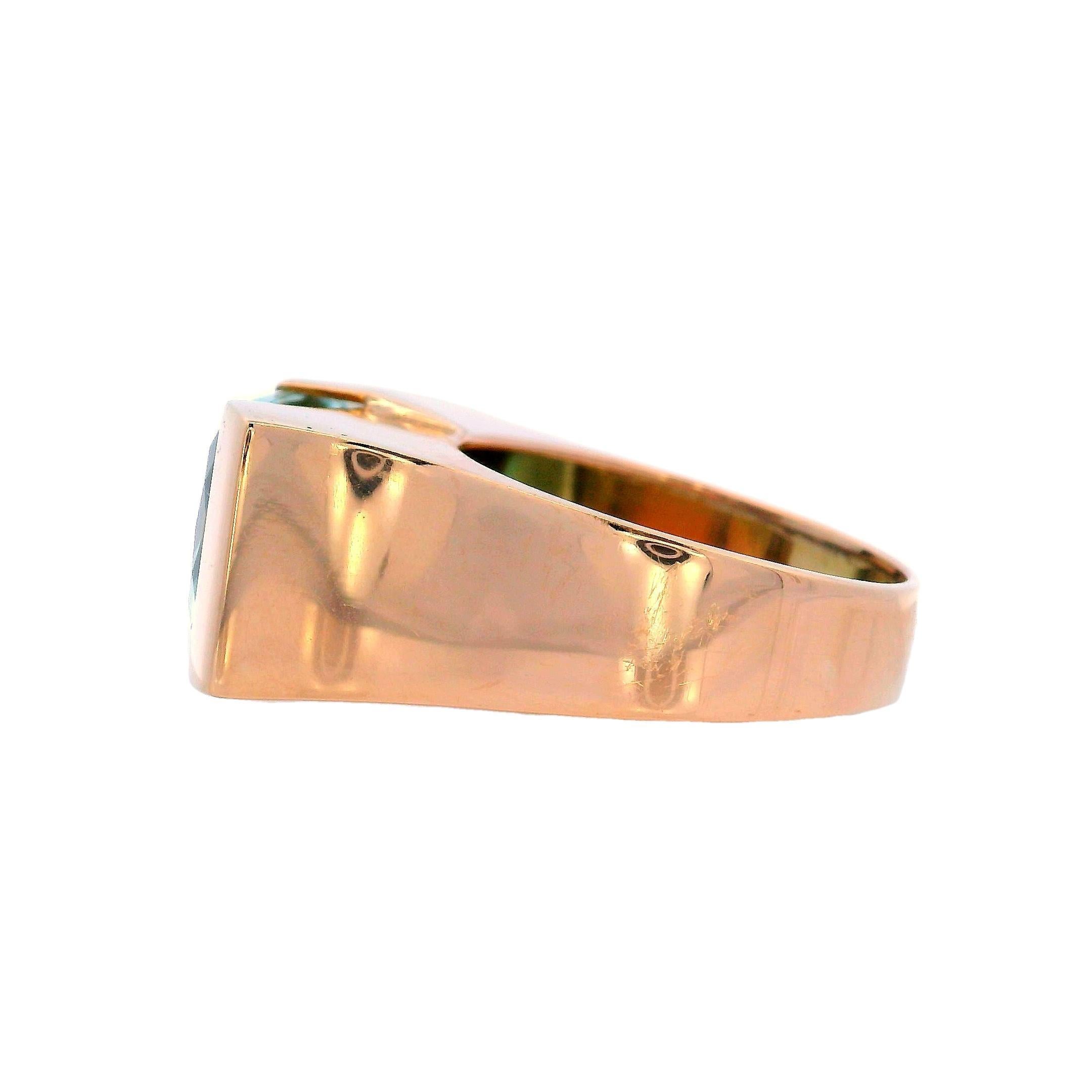 Geometric 18k yellow Gold Ring with Aquamarine In Excellent Condition For Sale In Aventura, FL