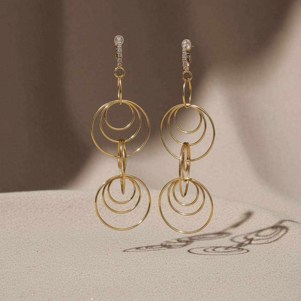 Orecchini geometrici in oro giallo 18kt con diamanti in vendita 1