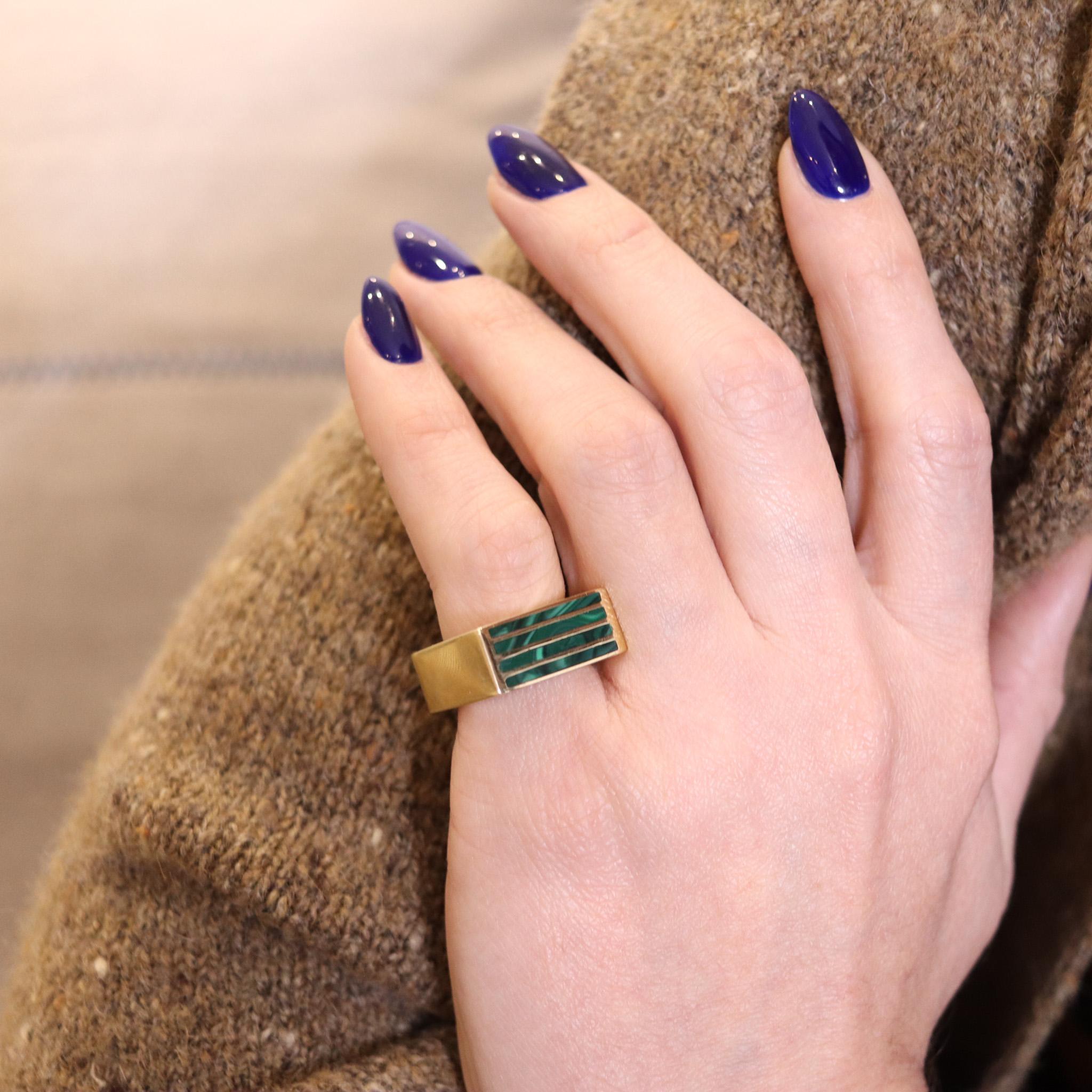 Geometric 1970 Modernist Square Ring In 18Kt Yellow Gold With Inlaid Malachite For Sale 3
