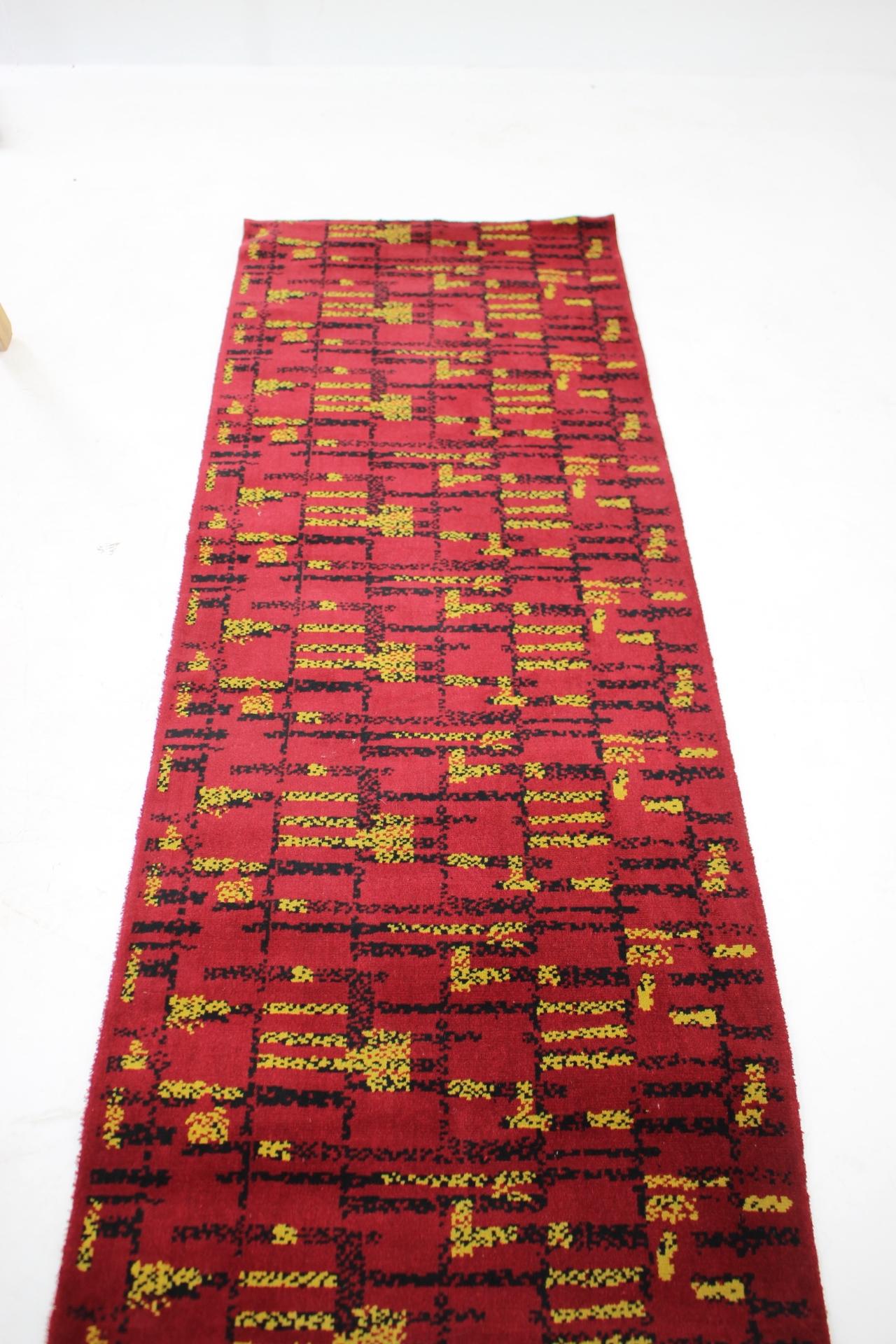 Geometric Abstract Wool Bouclé Carpet / Rug-1950s / Czechoslovakia In Good Condition For Sale In Praha, CZ